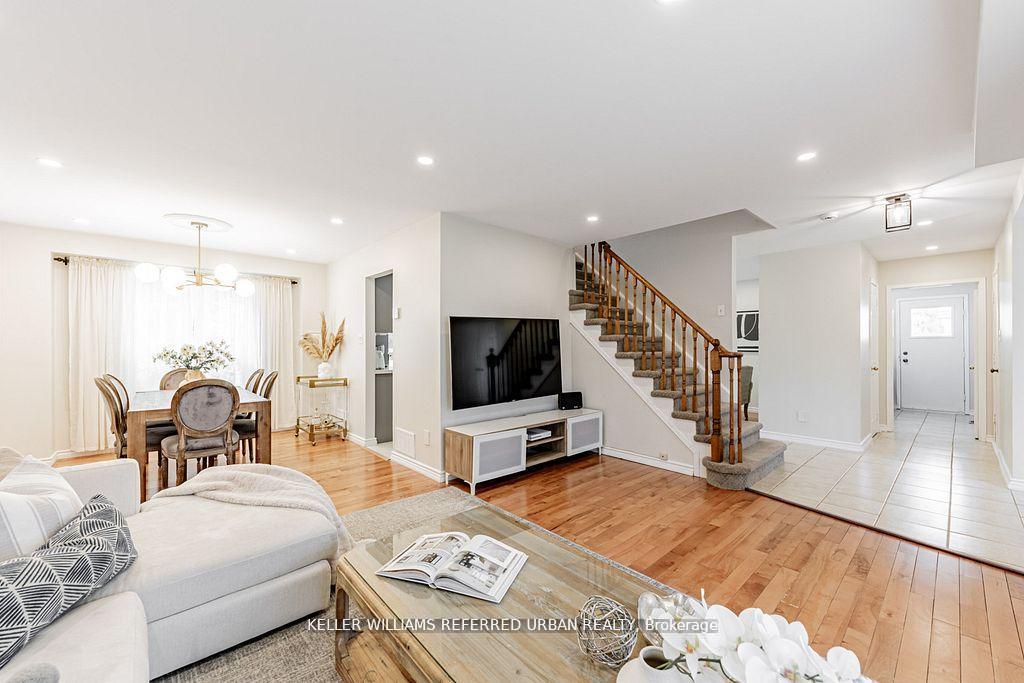 Photo 2 of 42 Haskell Crescent, Aurora, Aurora Highlands — HOMEH