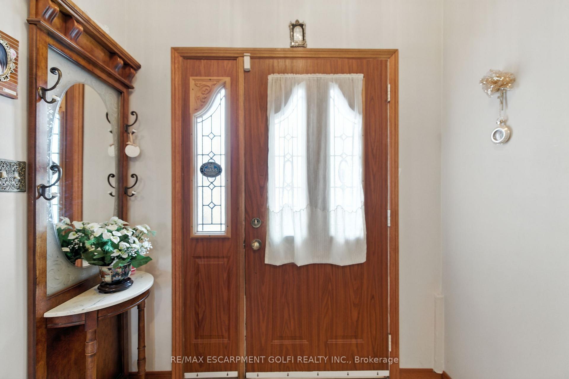 Photo 4 of 31 Village Drive, Hamilton, Kentley — HOMEH