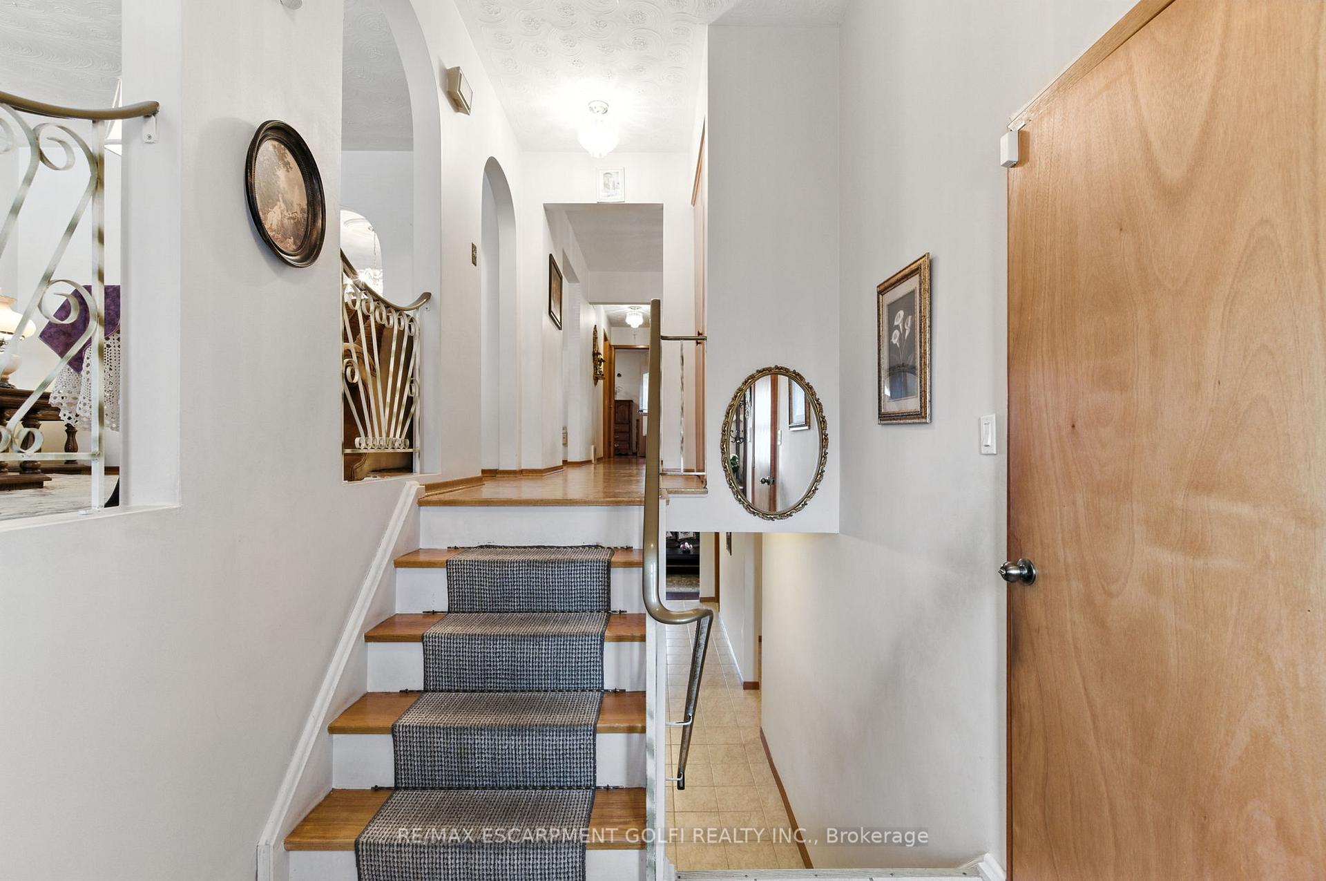 Photo 3 of 31 Village Drive, Hamilton, Kentley — HOMEH