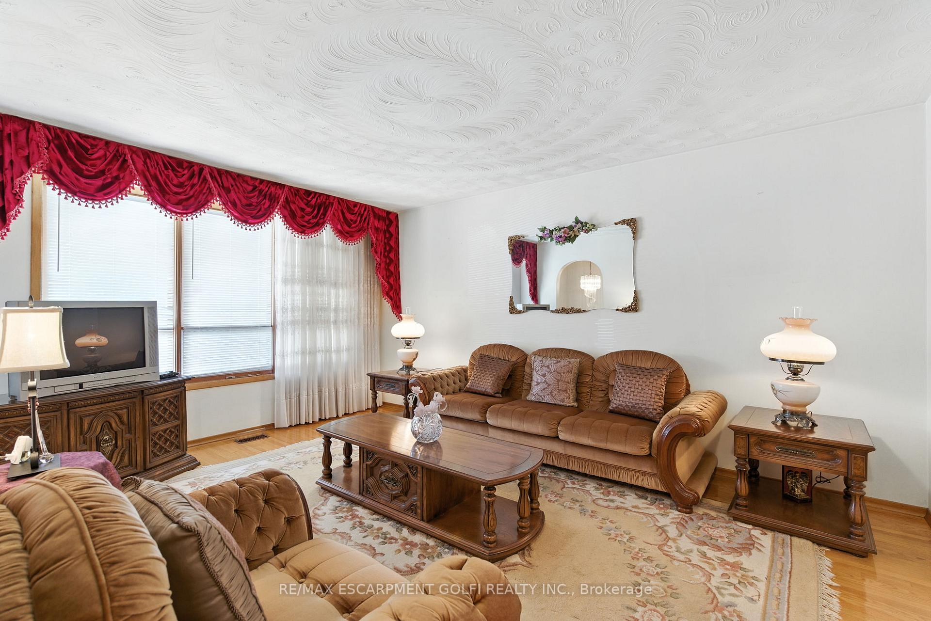 Photo 6 of 31 Village Drive, Hamilton, Kentley — HOMEH