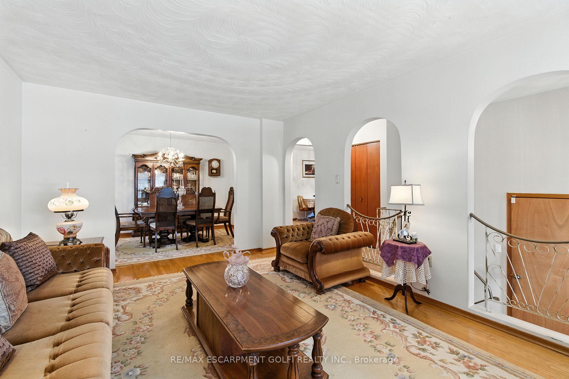 Photo 7 of 31 Village Drive, Hamilton, Kentley — HOMEH