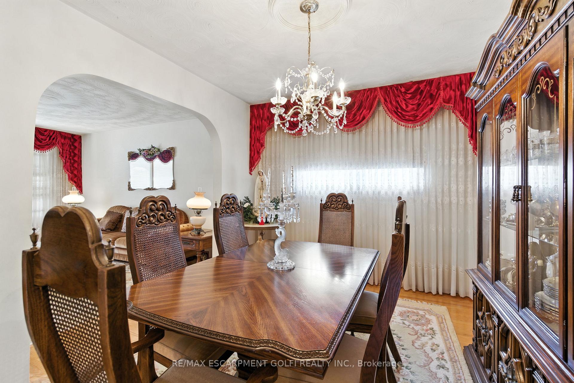 Photo 5 of 31 Village Drive, Hamilton, Kentley — HOMEH