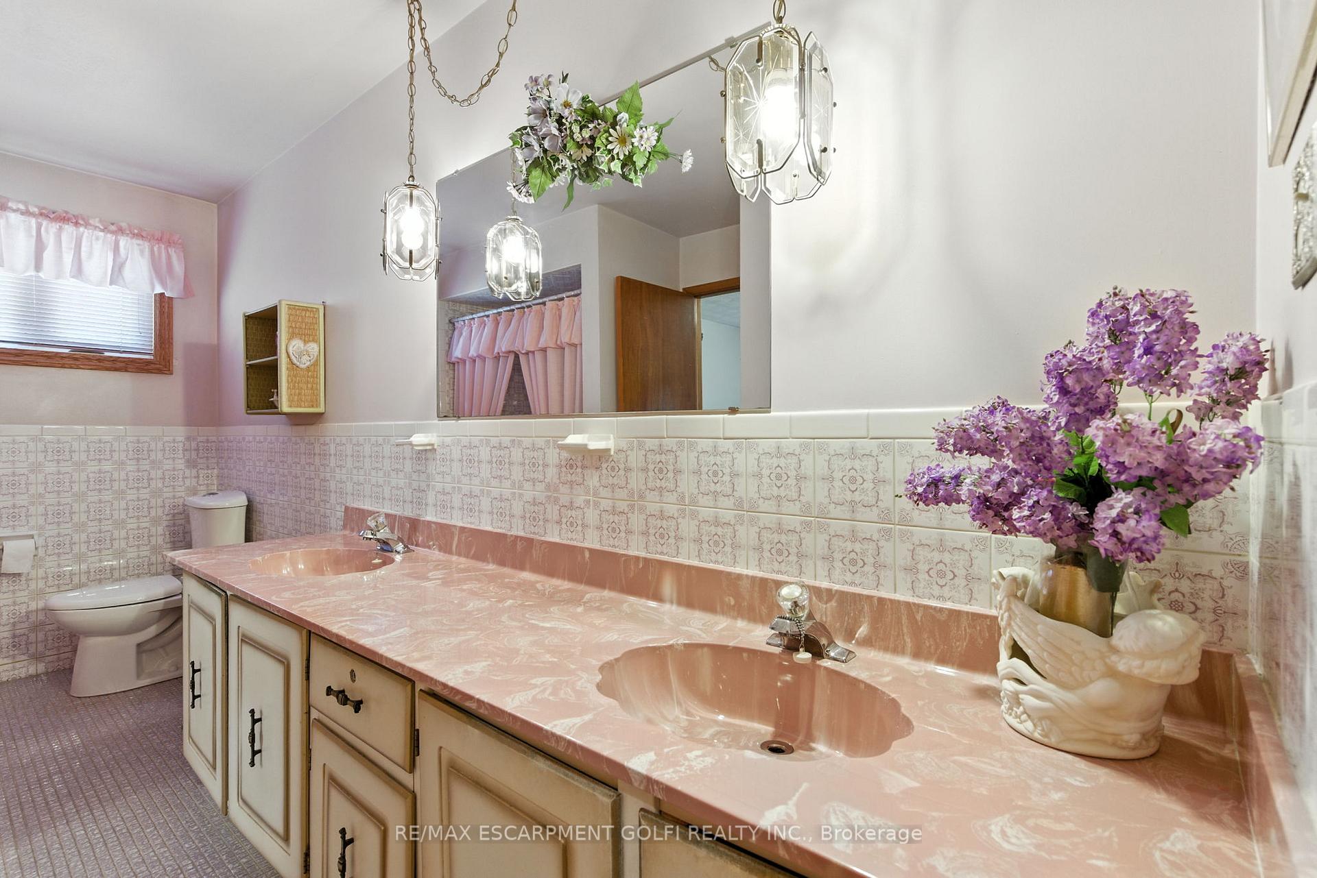Photo 14 of 31 Village Drive, Hamilton, Kentley — HOMEH