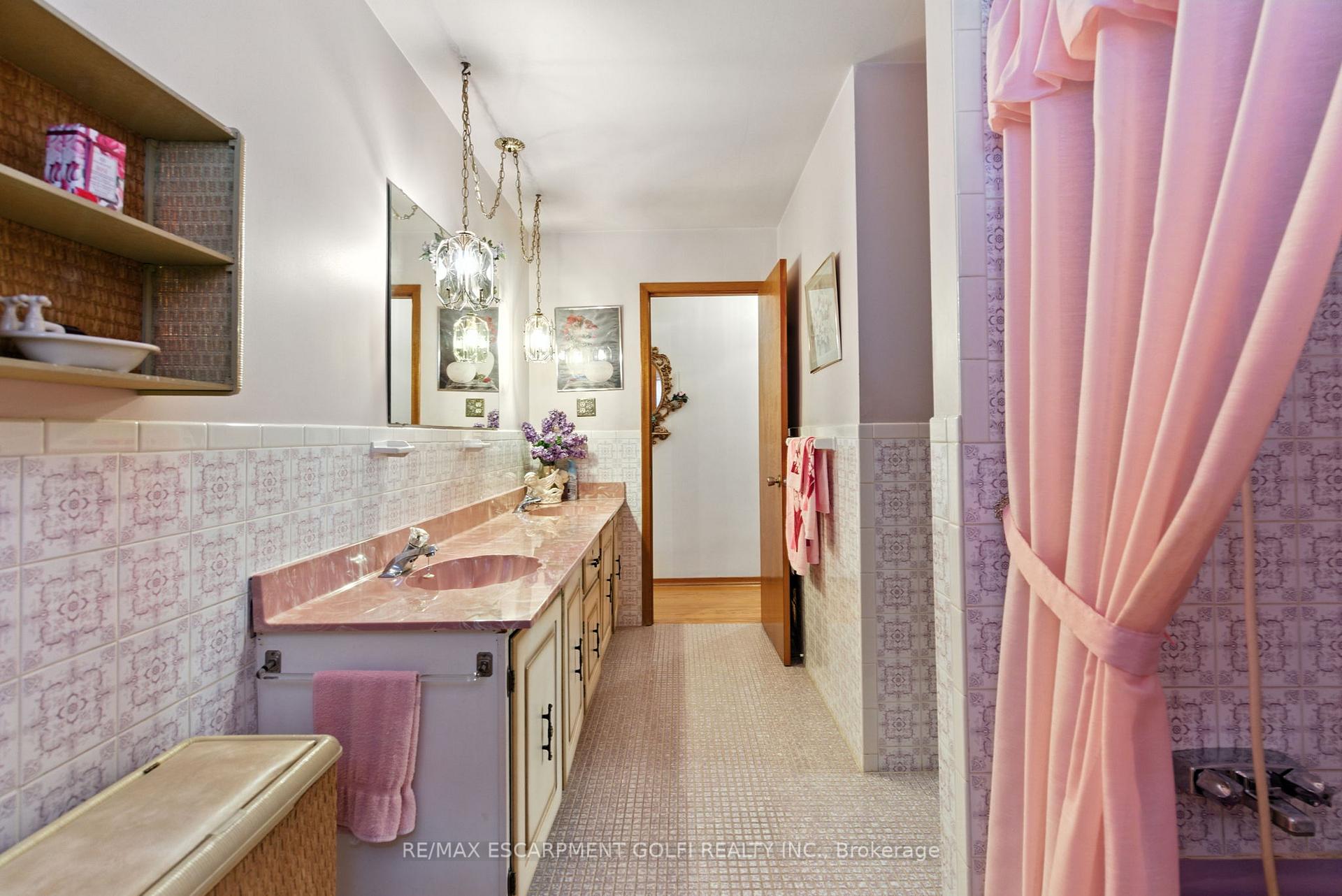 Photo 24 of 31 Village Drive, Hamilton, Kentley — HOMEH