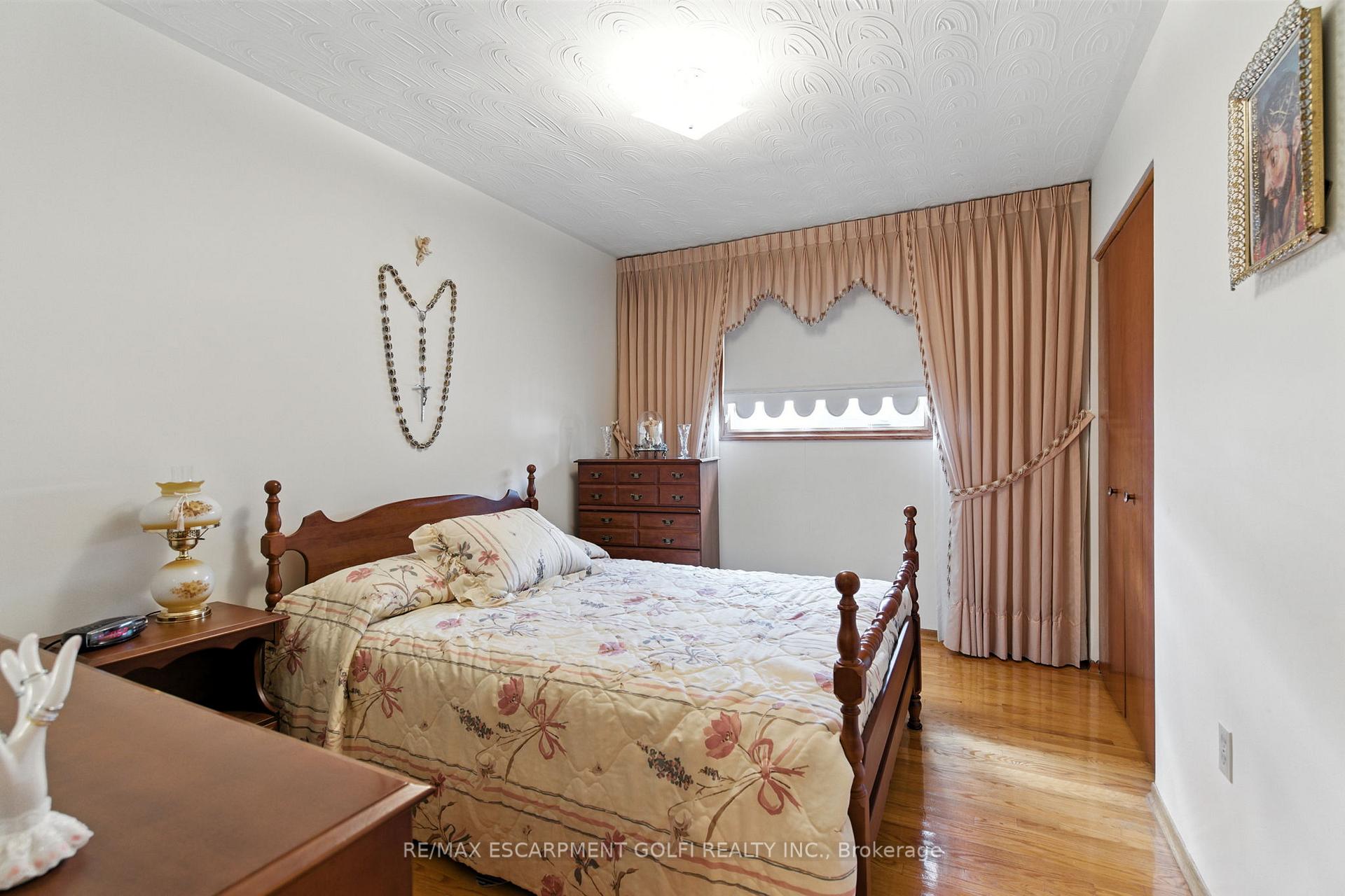 Photo 21 of 31 Village Drive, Hamilton, Kentley — HOMEH