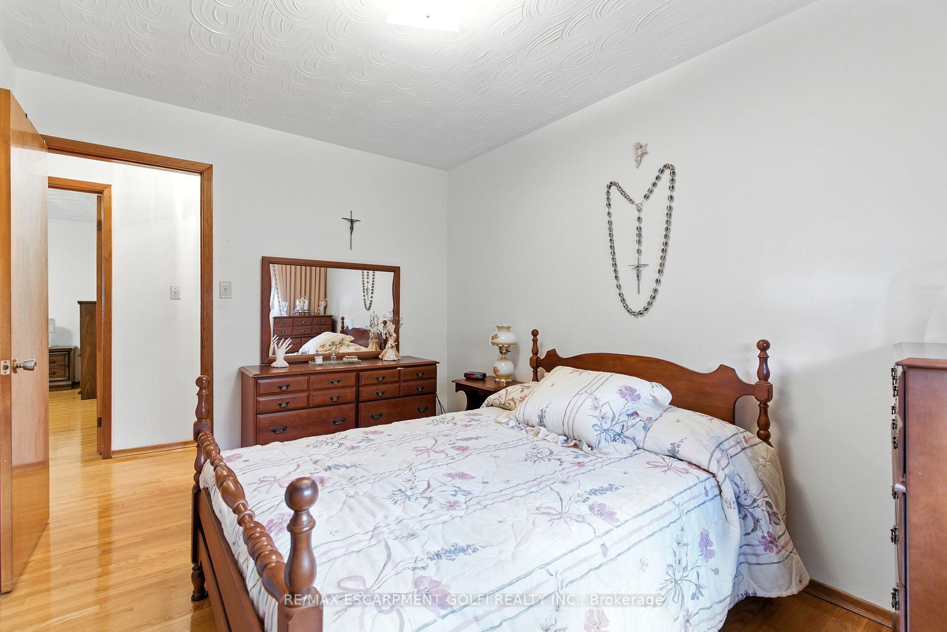 Photo 19 of 31 Village Drive, Hamilton, Kentley — HOMEH