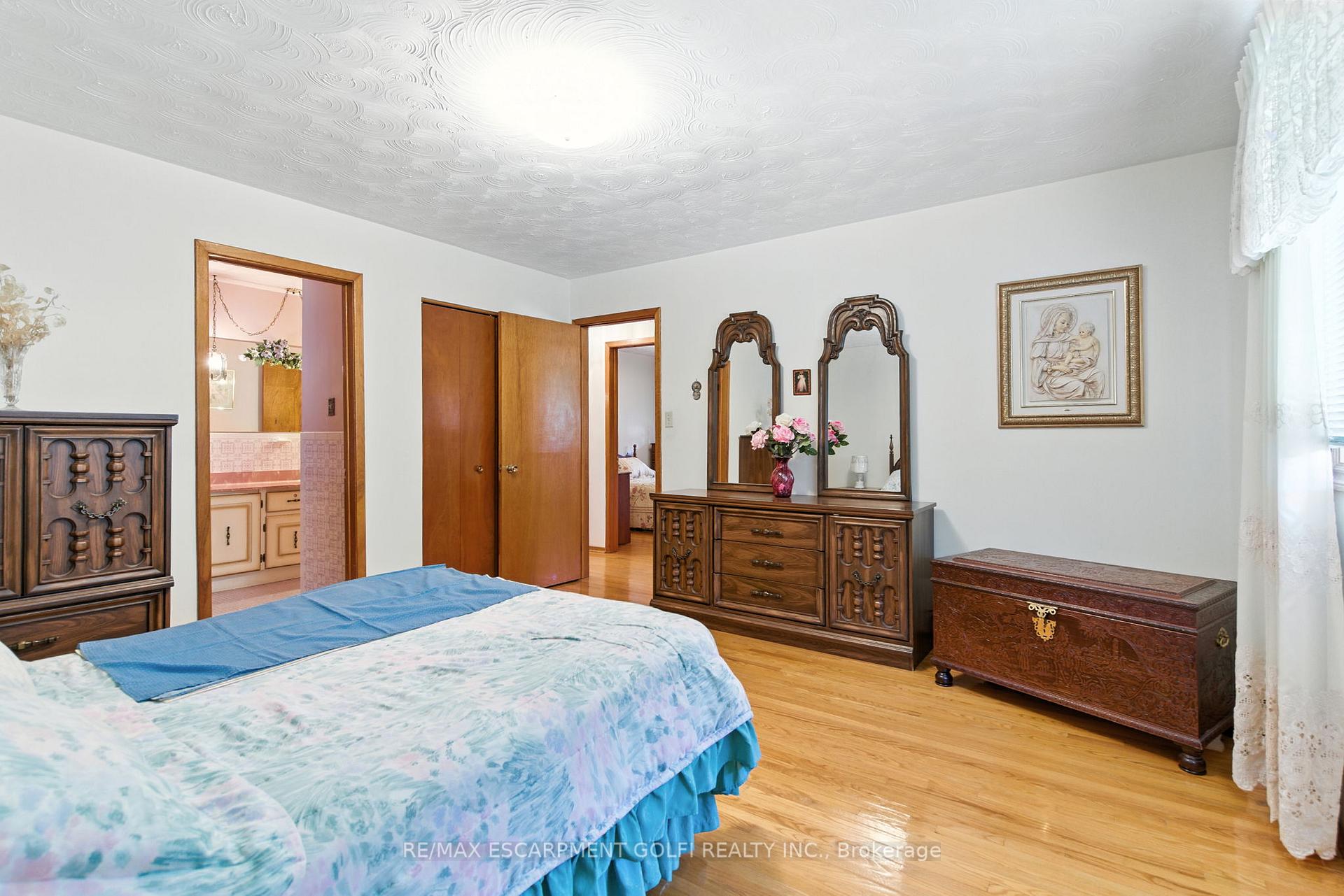 Photo 23 of 31 Village Drive, Hamilton, Kentley — HOMEH