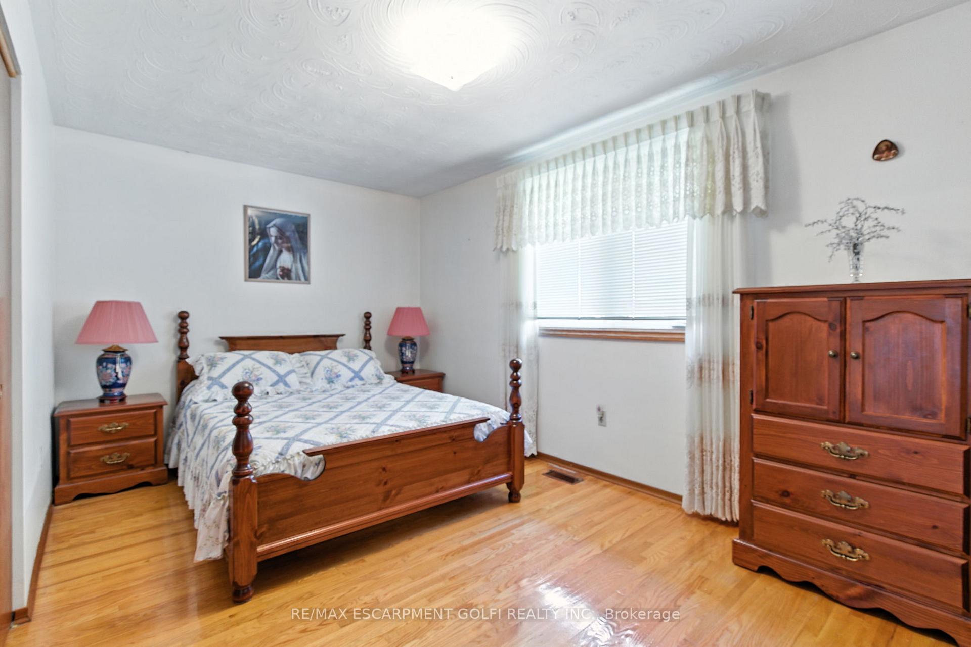 Photo 22 of 31 Village Drive, Hamilton, Kentley — HOMEH