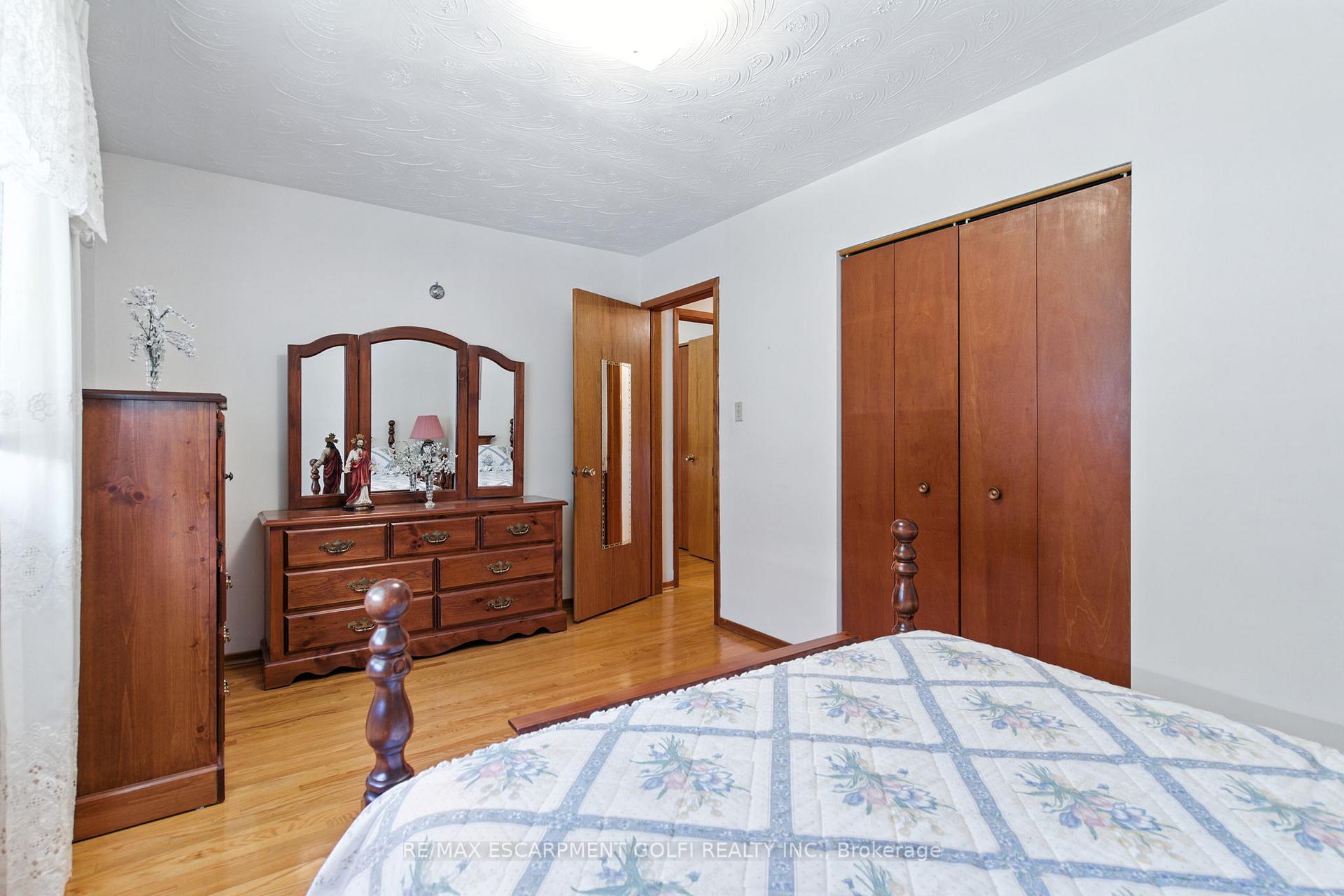 Photo 18 of 31 Village Drive, Hamilton, Kentley — HOMEH