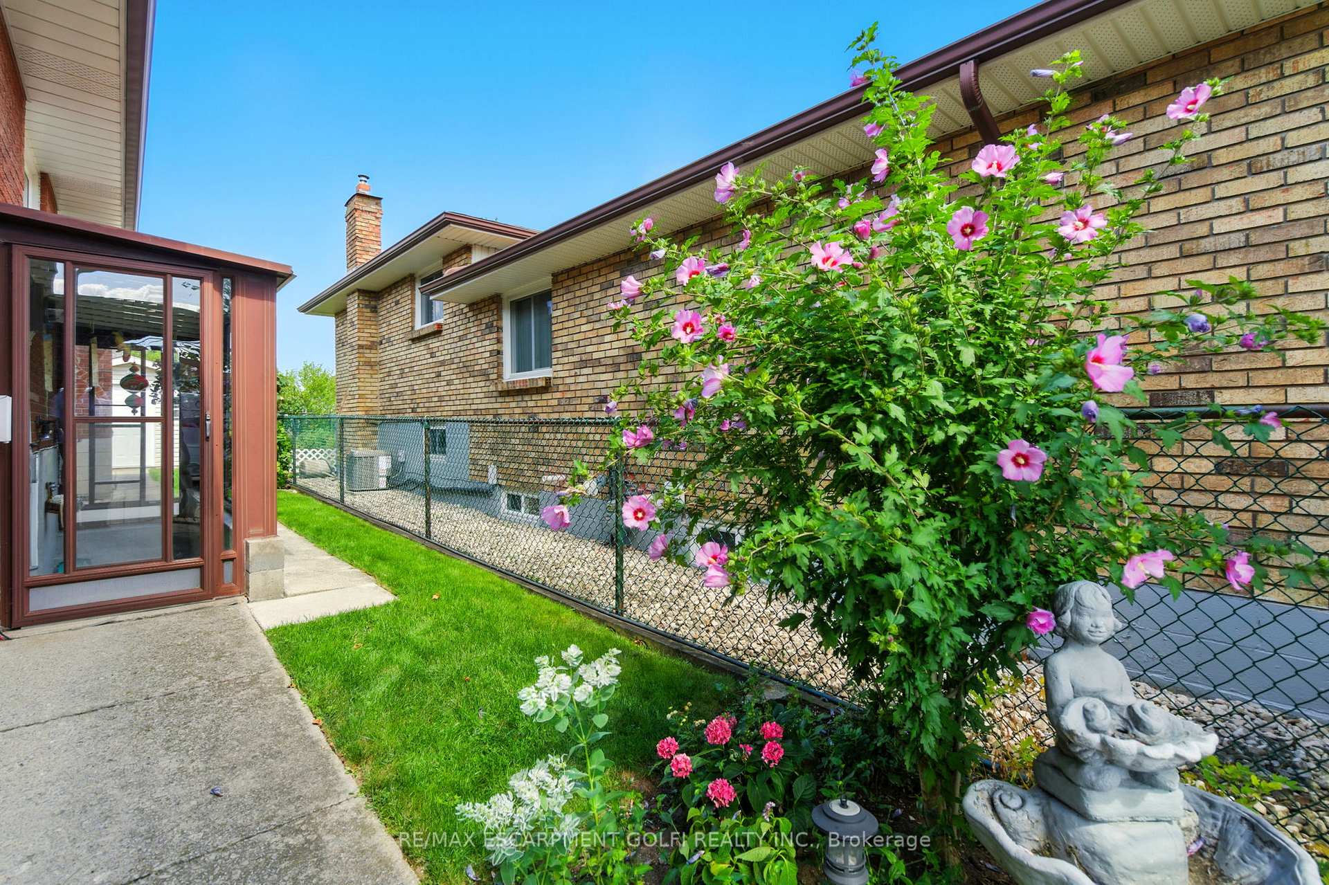 Photo 32 of 31 Village Drive, Hamilton, Kentley — HOMEH