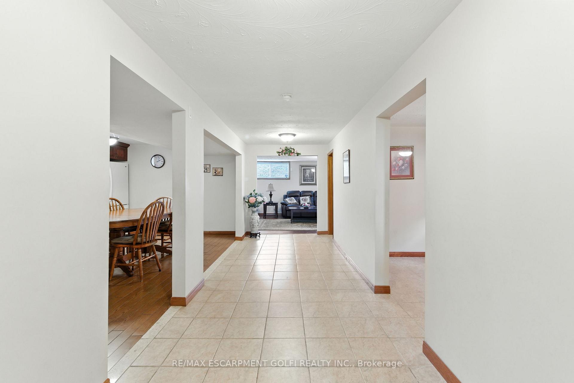Photo 25 of 31 Village Drive, Hamilton, Kentley — HOMEH