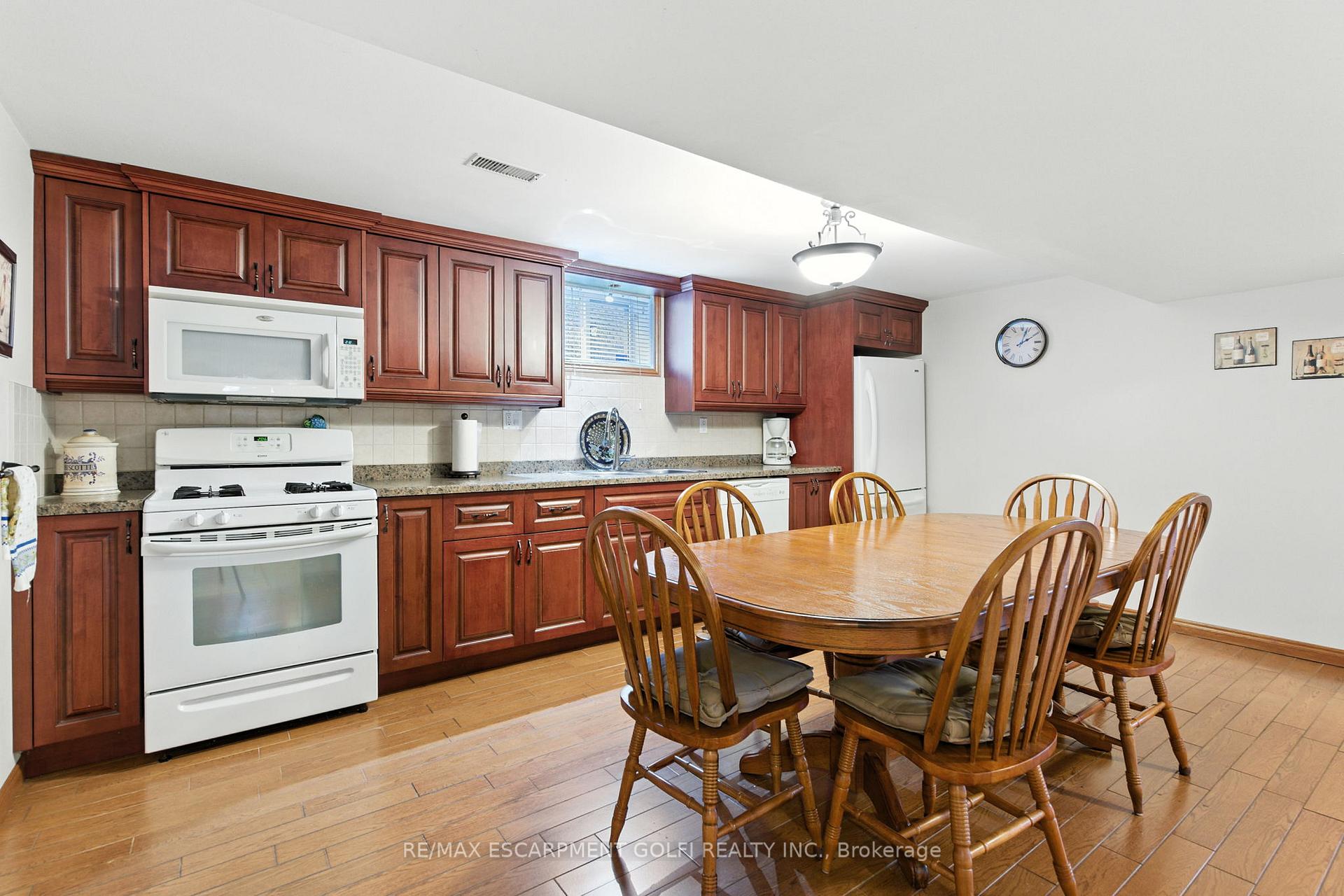 Photo 30 of 31 Village Drive, Hamilton, Kentley — HOMEH