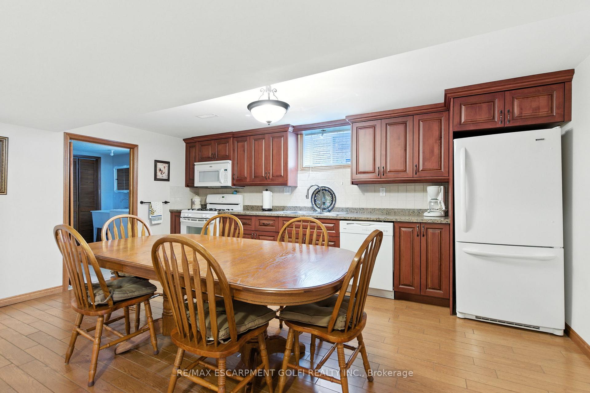 Photo 29 of 31 Village Drive, Hamilton, Kentley — HOMEH