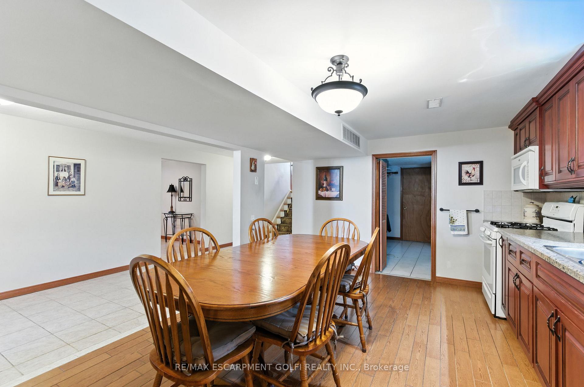Photo 28 of 31 Village Drive, Hamilton, Kentley — HOMEH