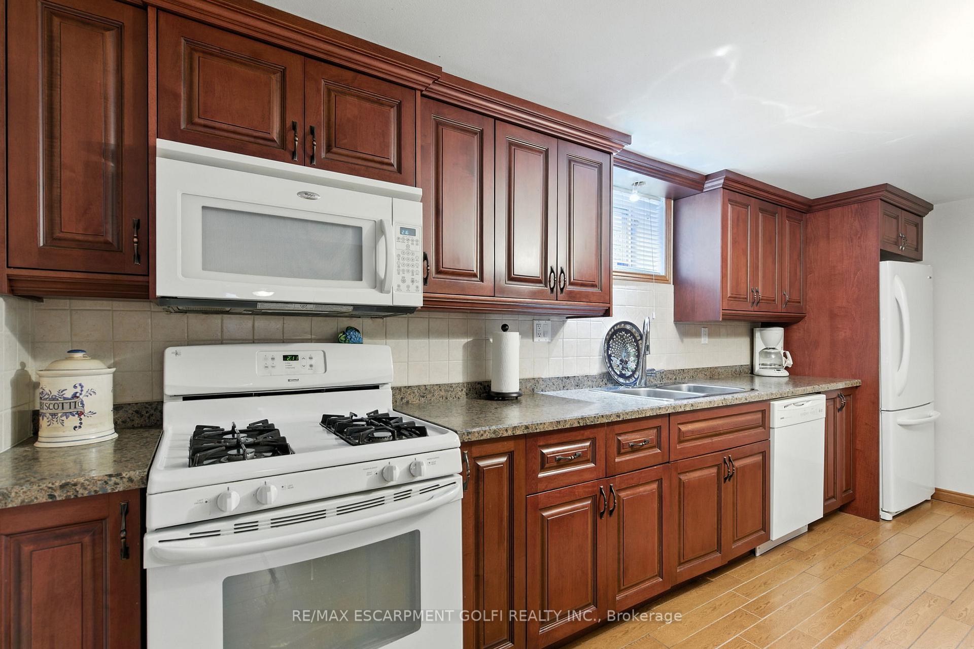 Photo 50 of 31 Village Drive, Hamilton, Kentley — HOMEH