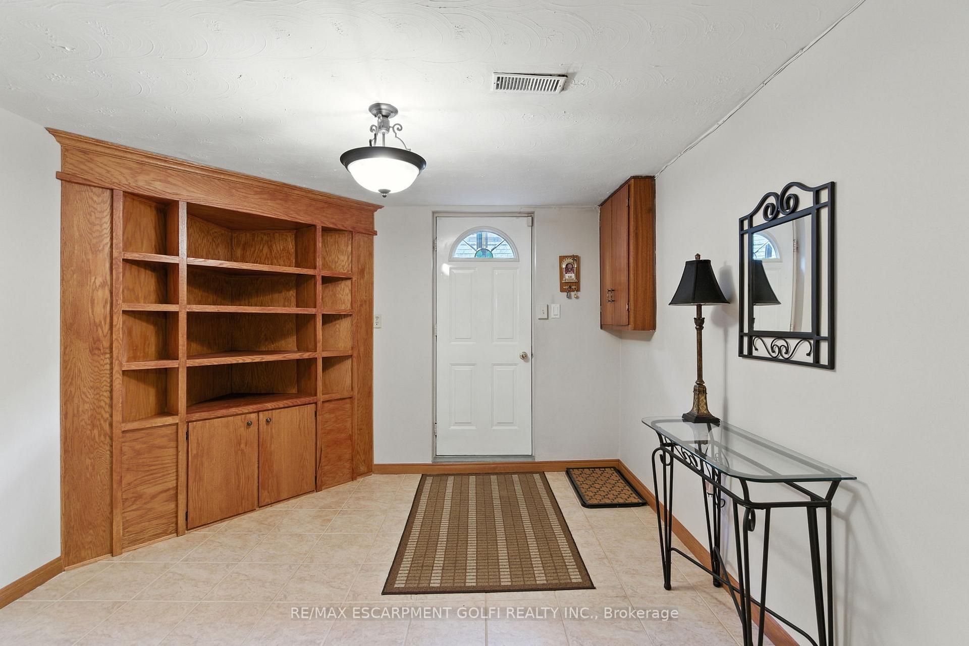 Photo 26 of 31 Village Drive, Hamilton, Kentley — HOMEH