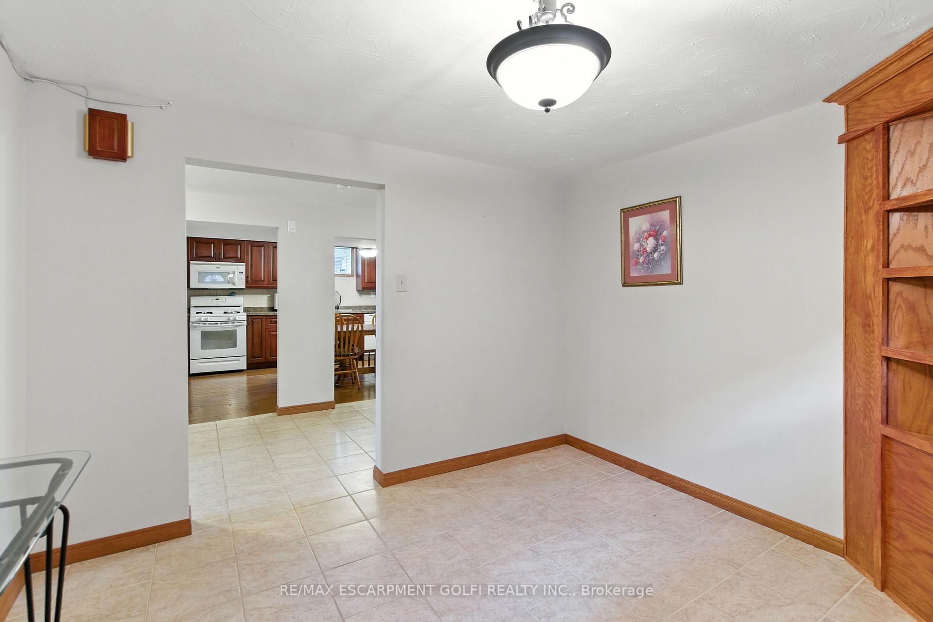 Photo 31 of 31 Village Drive, Hamilton, Kentley — HOMEH
