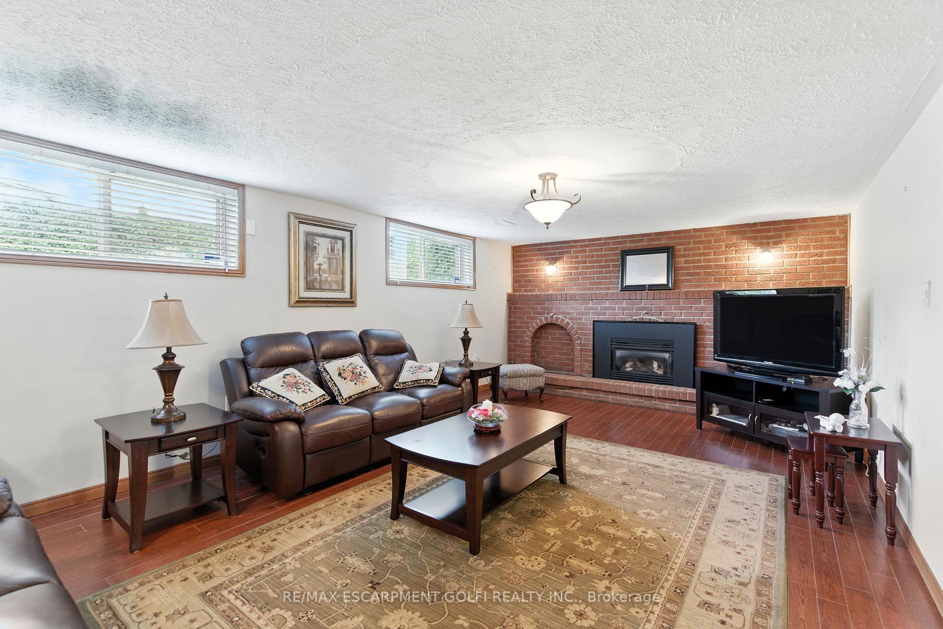 Photo 38 of 31 Village Drive, Hamilton, Kentley — HOMEH