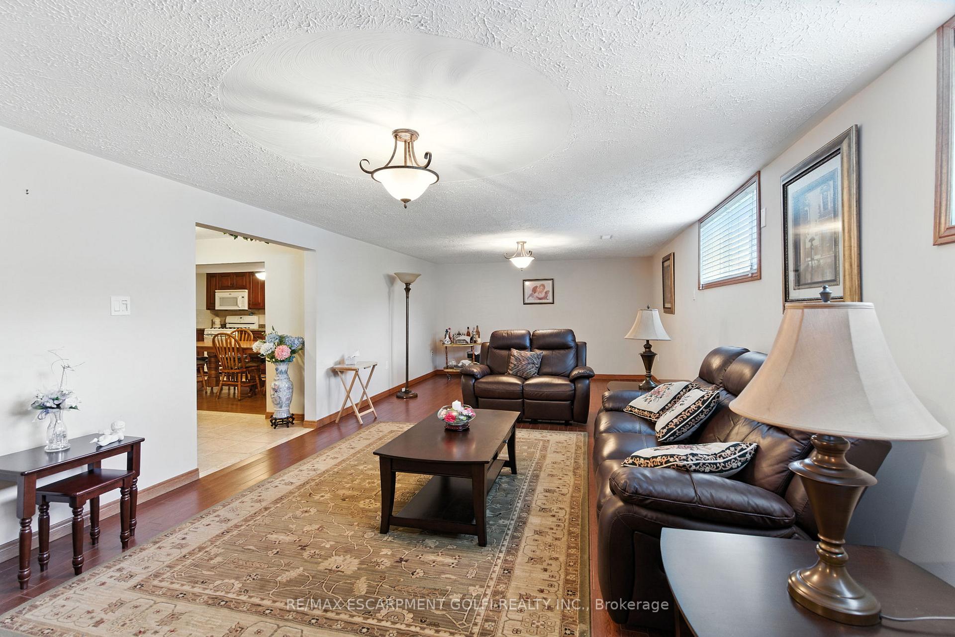 Photo 36 of 31 Village Drive, Hamilton, Kentley — HOMEH