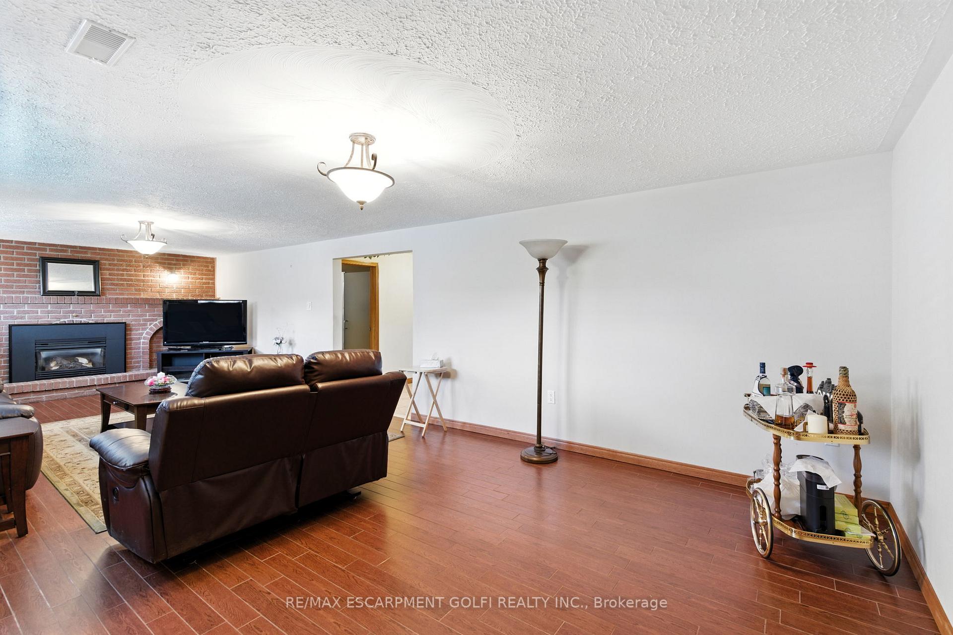 Photo 35 of 31 Village Drive, Hamilton, Kentley — HOMEH
