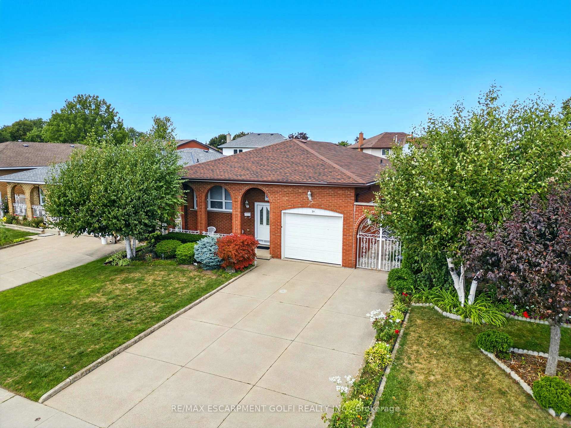 Photo 40 of 31 Village Drive, Hamilton, Kentley — HOMEH
