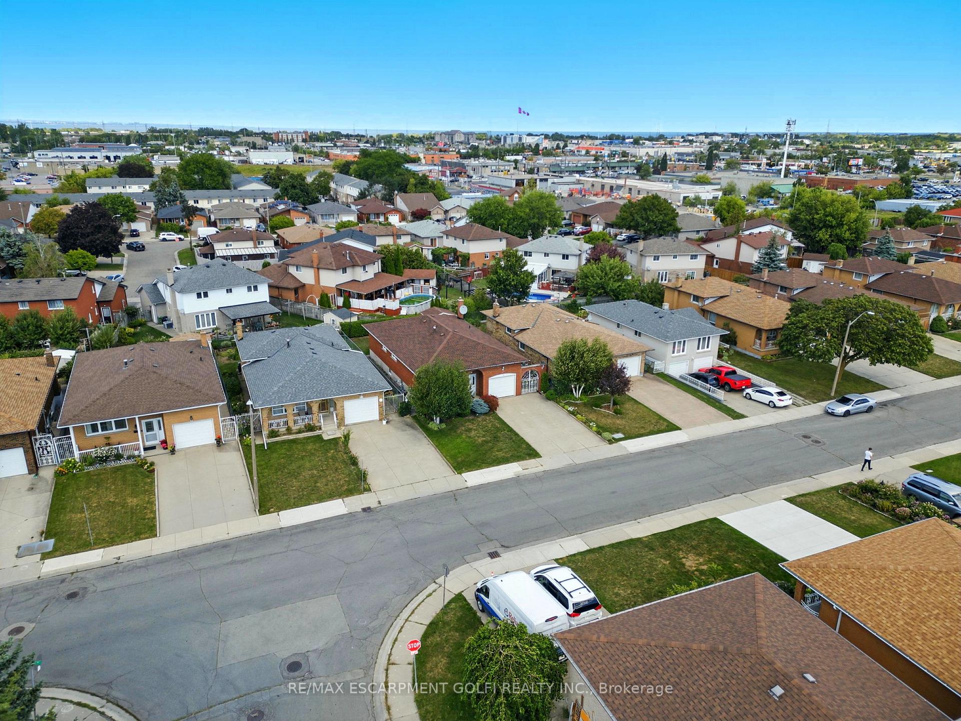 Photo 39 of 31 Village Drive, Hamilton, Kentley — HOMEH