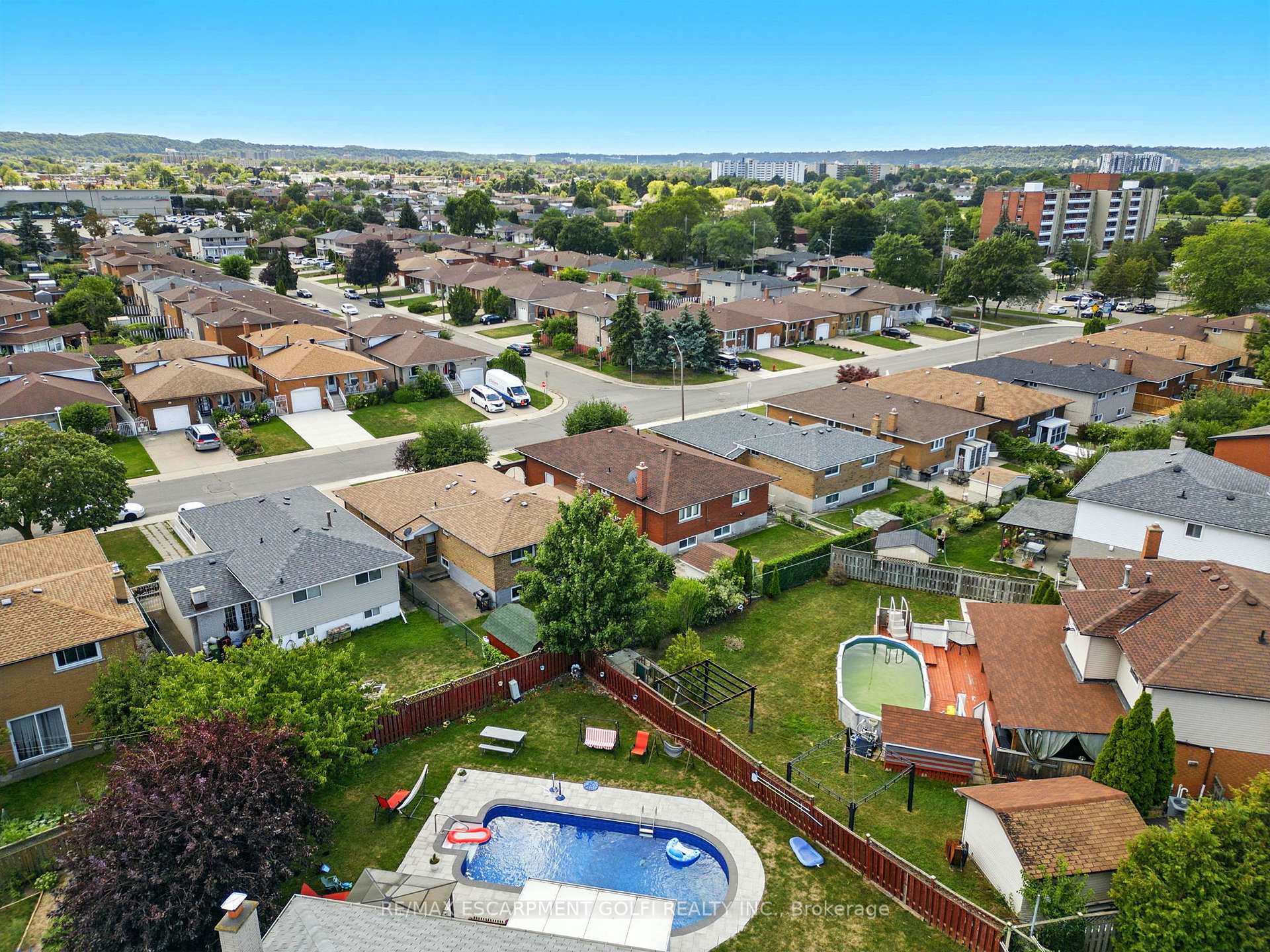 Photo 42 of 31 Village Drive, Hamilton, Kentley — HOMEH