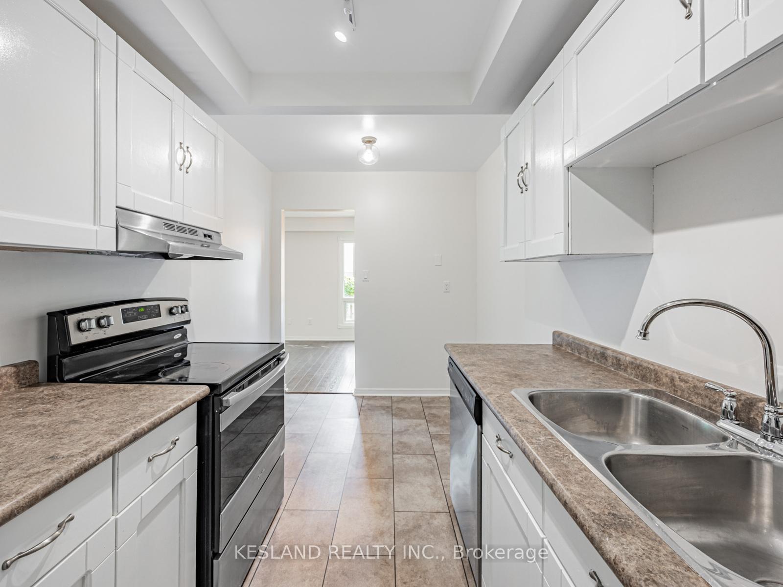 Photo 11 of 2 Reginald Crescent, Markham, Markham Village — HOMEH