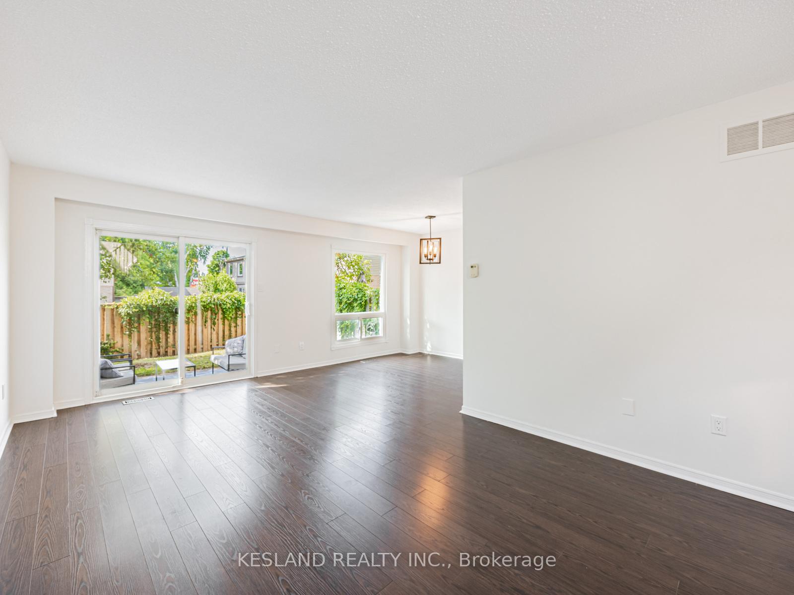 Photo 5 of 2 Reginald Crescent, Markham, Markham Village — HOMEH