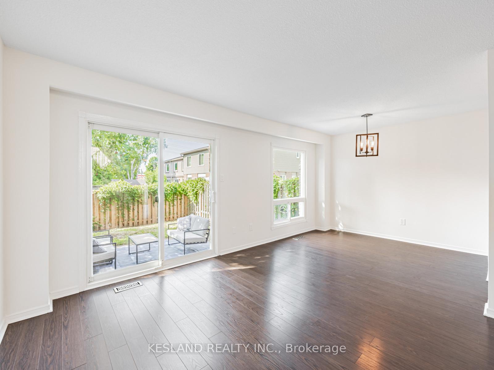 Photo 10 of 2 Reginald Crescent, Markham, Markham Village — HOMEH