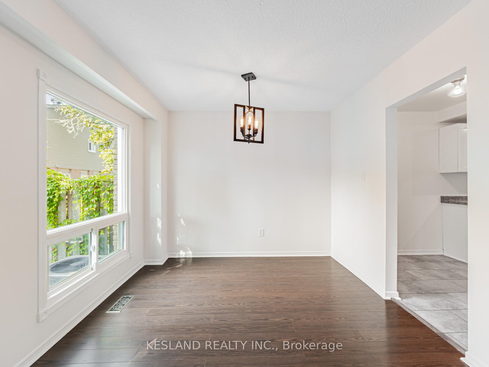 Photo 4 of 2 Reginald Crescent, Markham, Markham Village — HOMEH