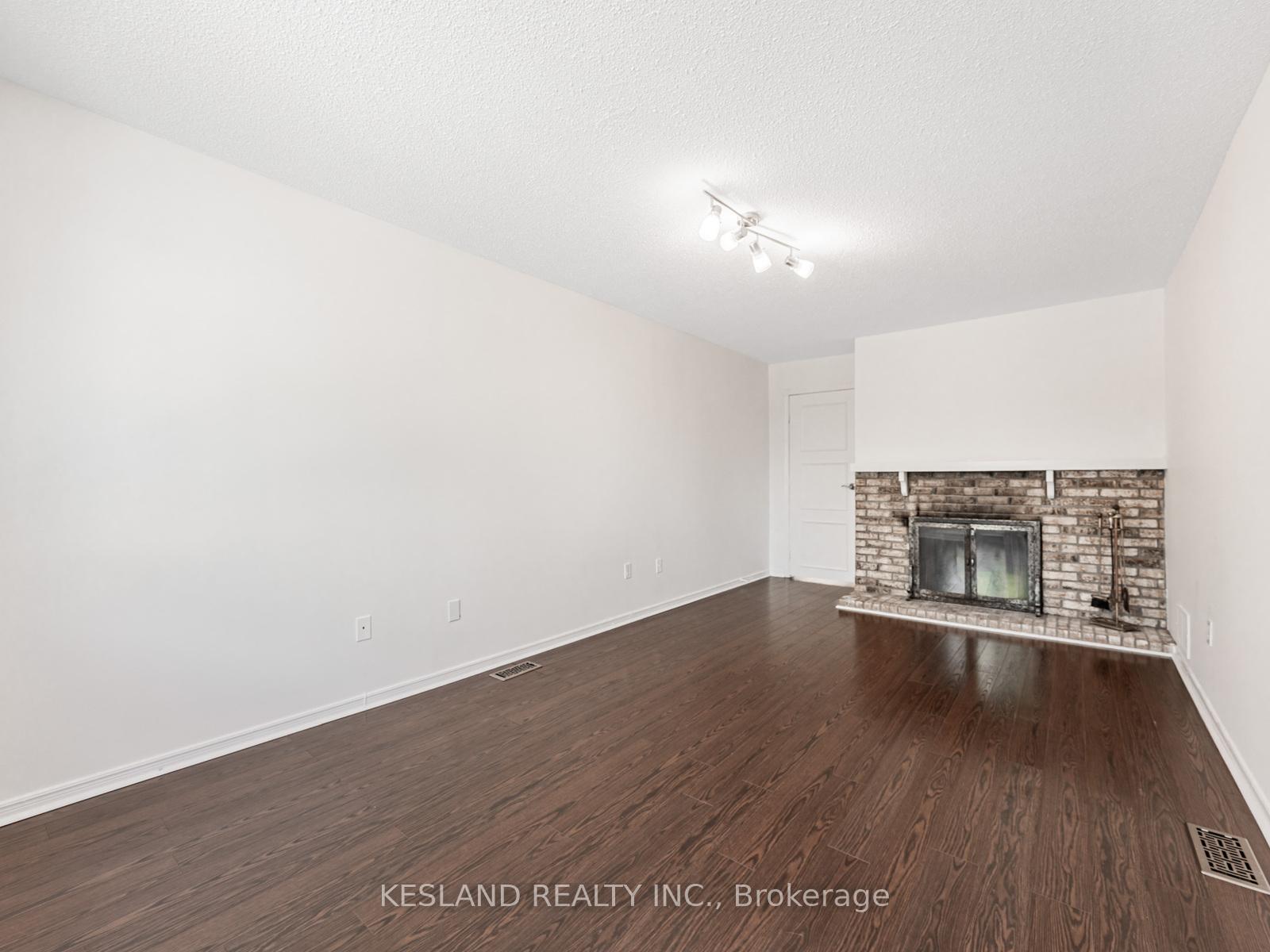 Photo 7 of 2 Reginald Crescent, Markham, Markham Village — HOMEH