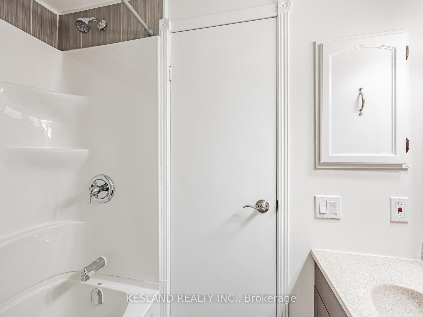 Photo 18 of 2 Reginald Crescent, Markham, Markham Village — HOMEH