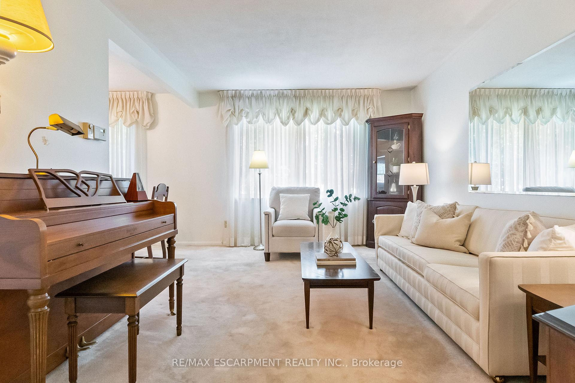 Photo 6 of 45 Dunblaine Crescent, Brampton, Southgate — HOMEH