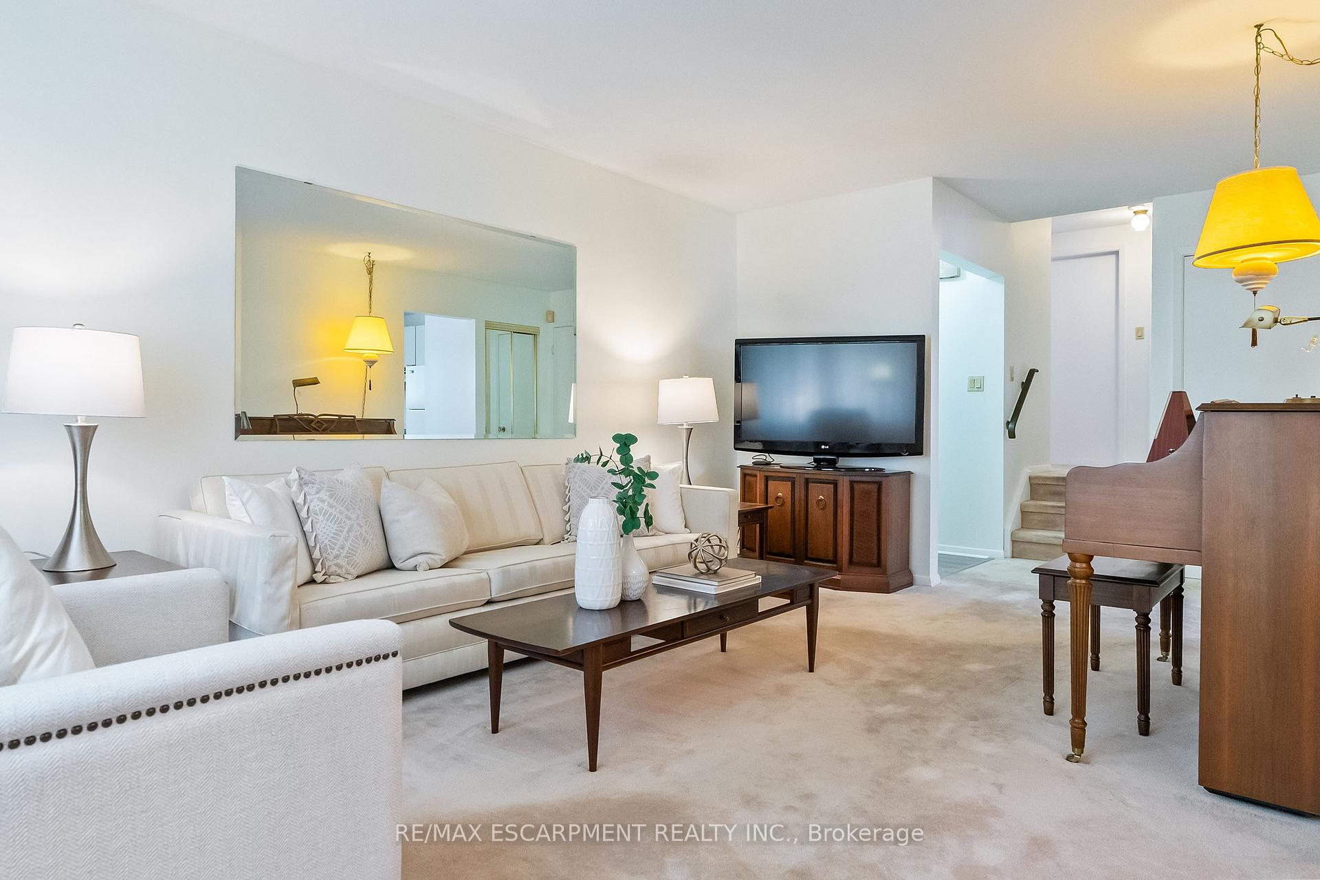 Photo 8 of 45 Dunblaine Crescent, Brampton, Southgate — HOMEH