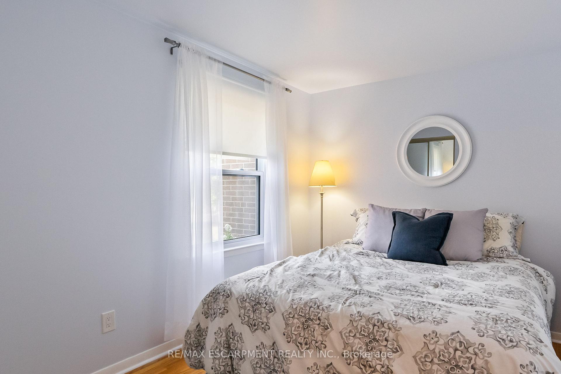 Photo 18 of 45 Dunblaine Crescent, Brampton, Southgate — HOMEH