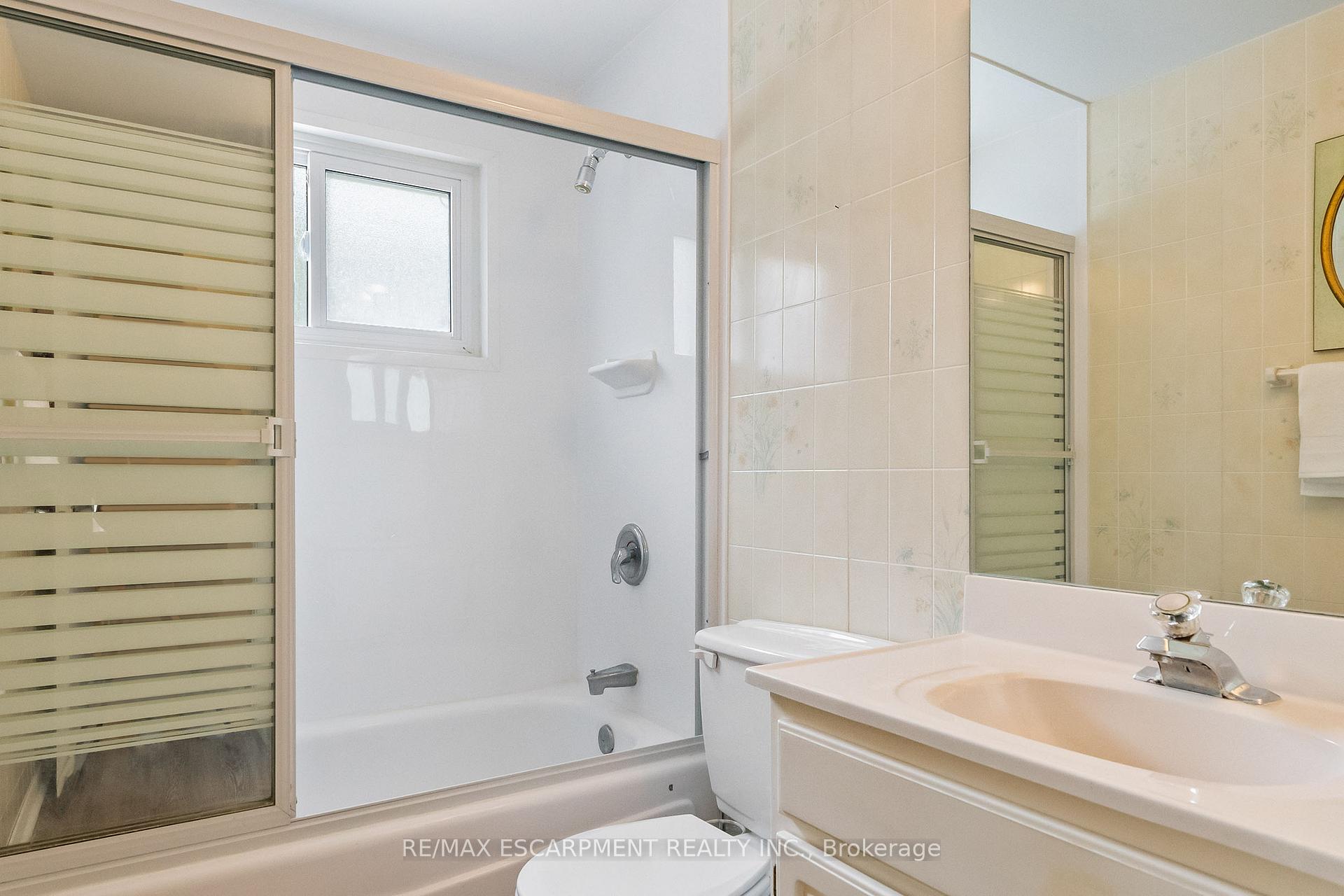 Photo 27 of 45 Dunblaine Crescent, Brampton, Southgate — HOMEH