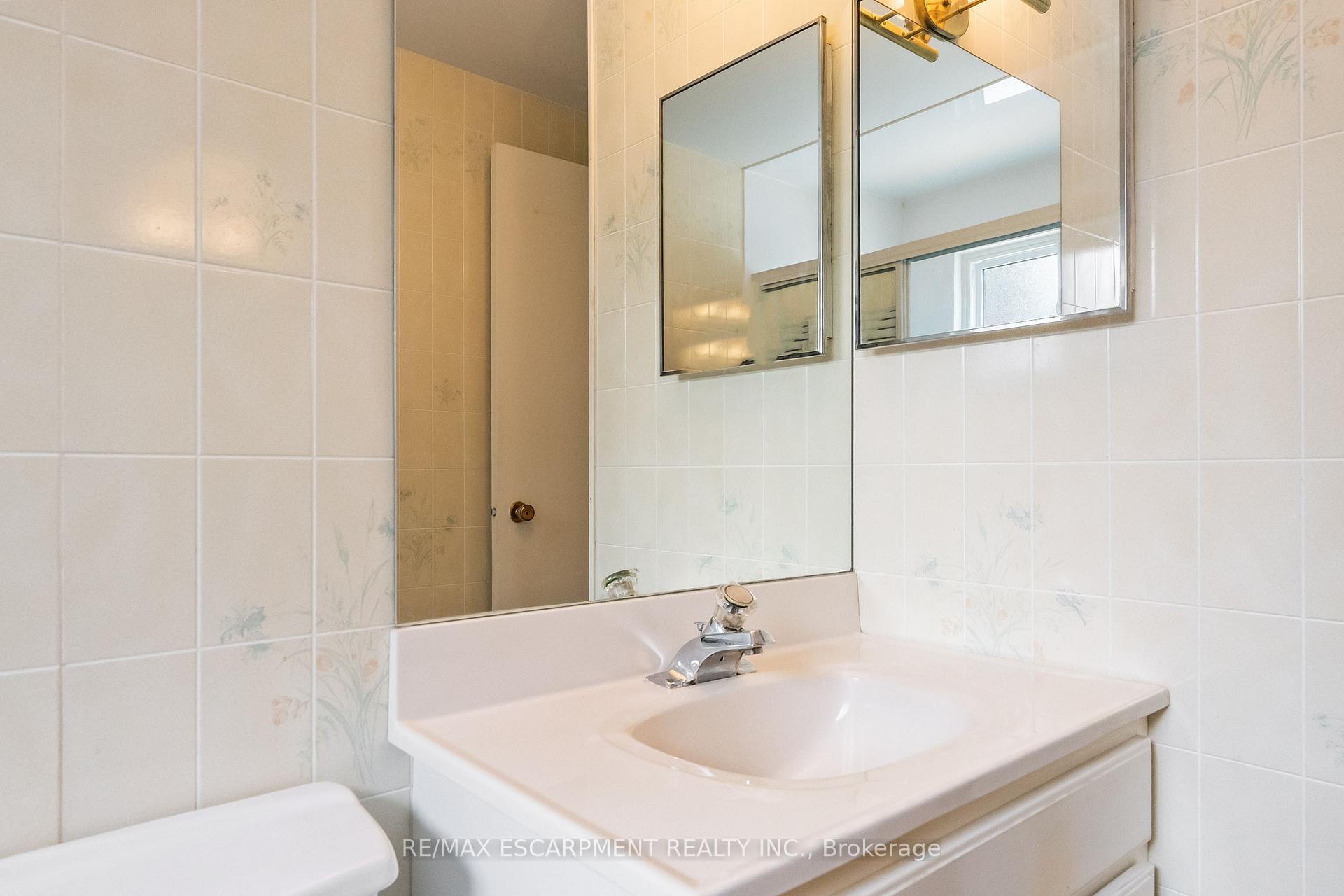 Photo 25 of 45 Dunblaine Crescent, Brampton, Southgate — HOMEH