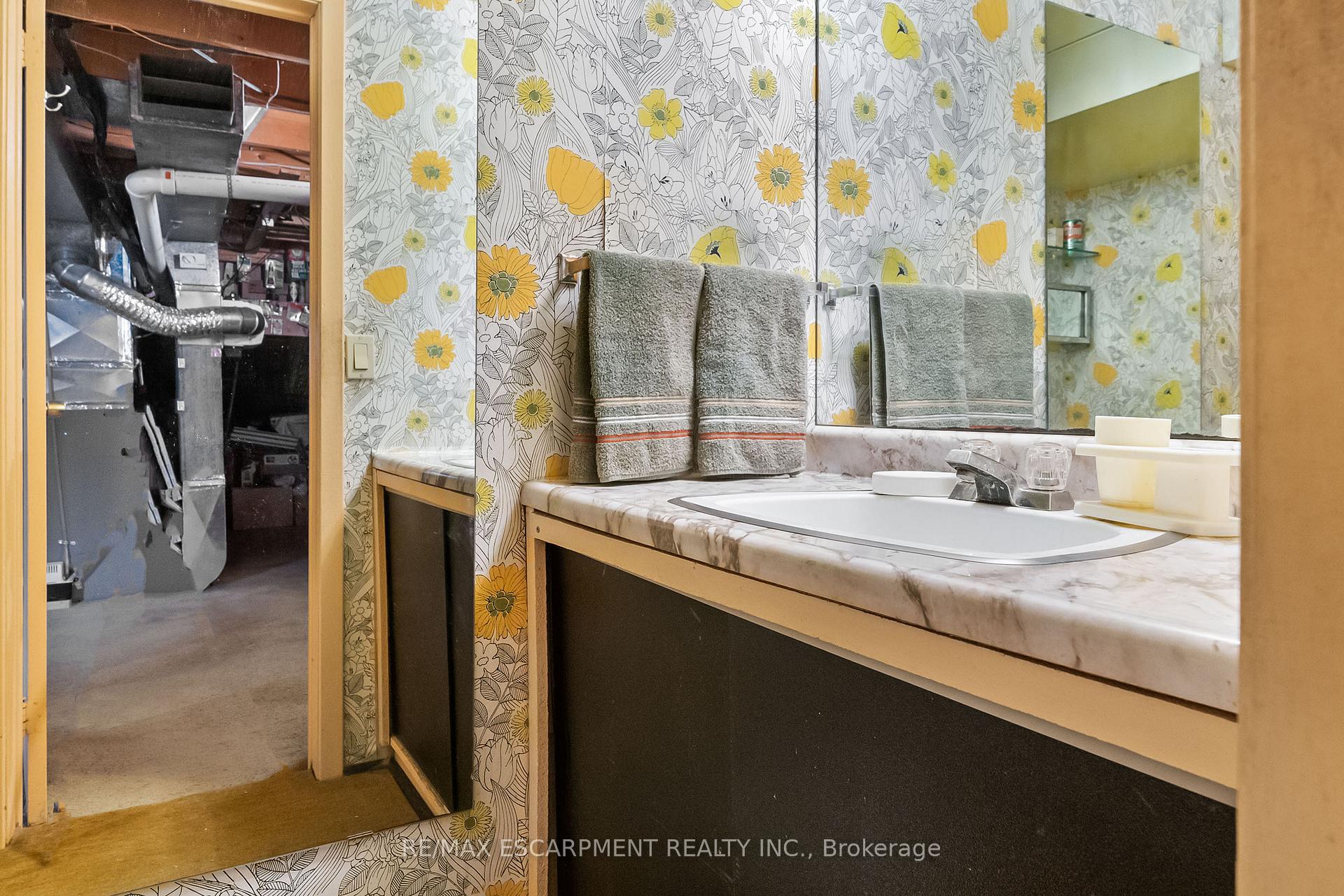 Photo 35 of 45 Dunblaine Crescent, Brampton, Southgate — HOMEH
