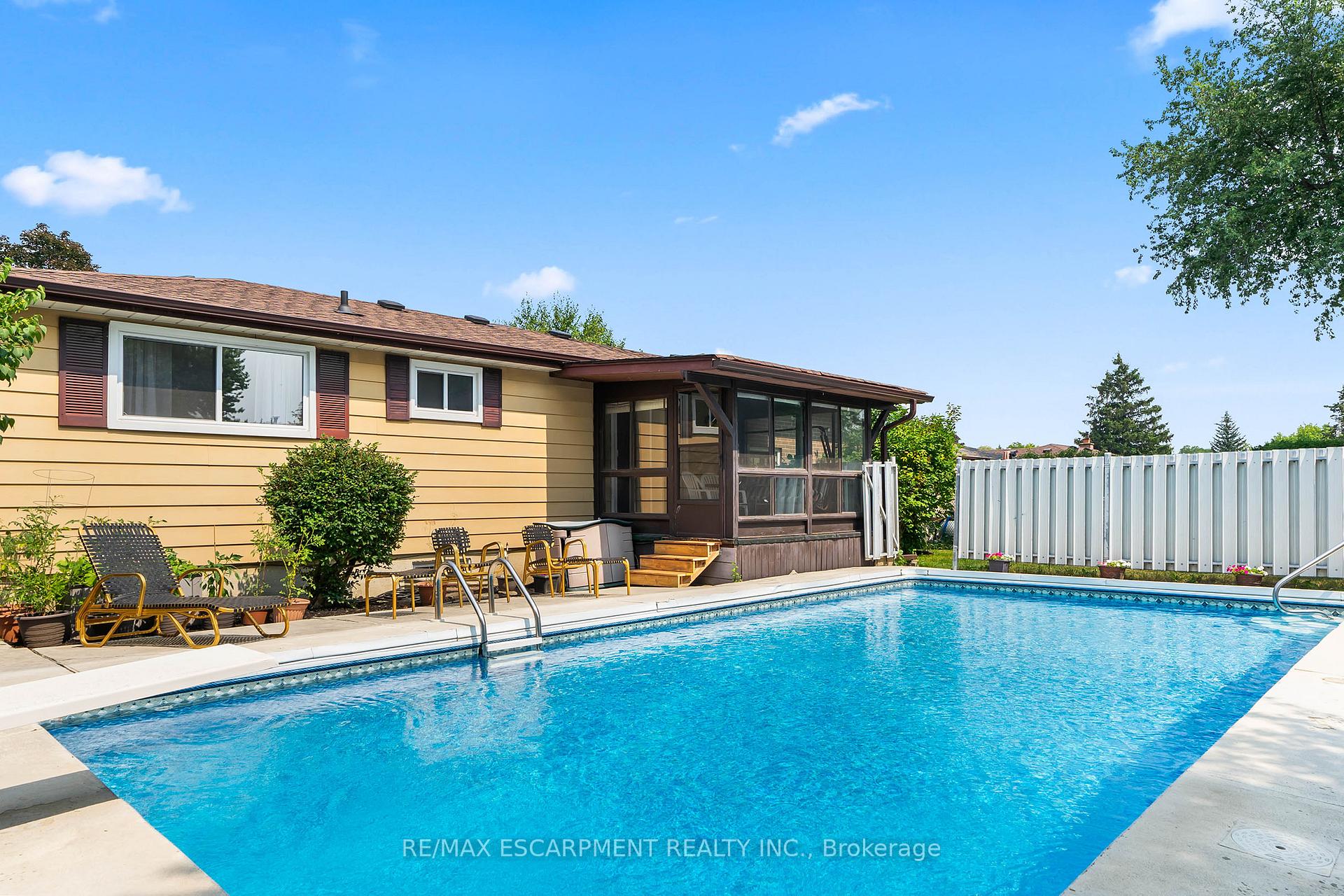 Photo 37 of 45 Dunblaine Crescent, Brampton, Southgate — HOMEH