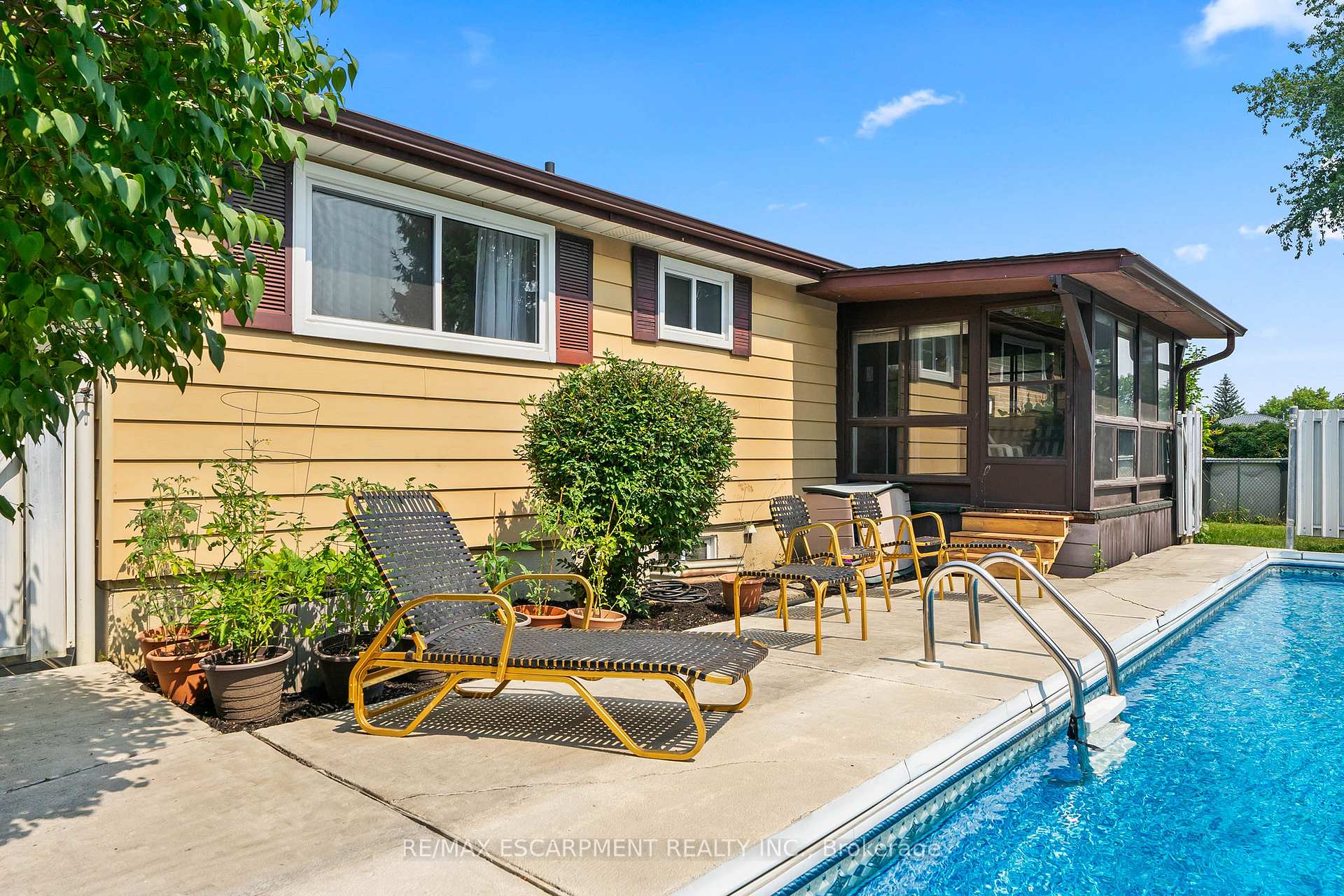 Photo 38 of 45 Dunblaine Crescent, Brampton, Southgate — HOMEH