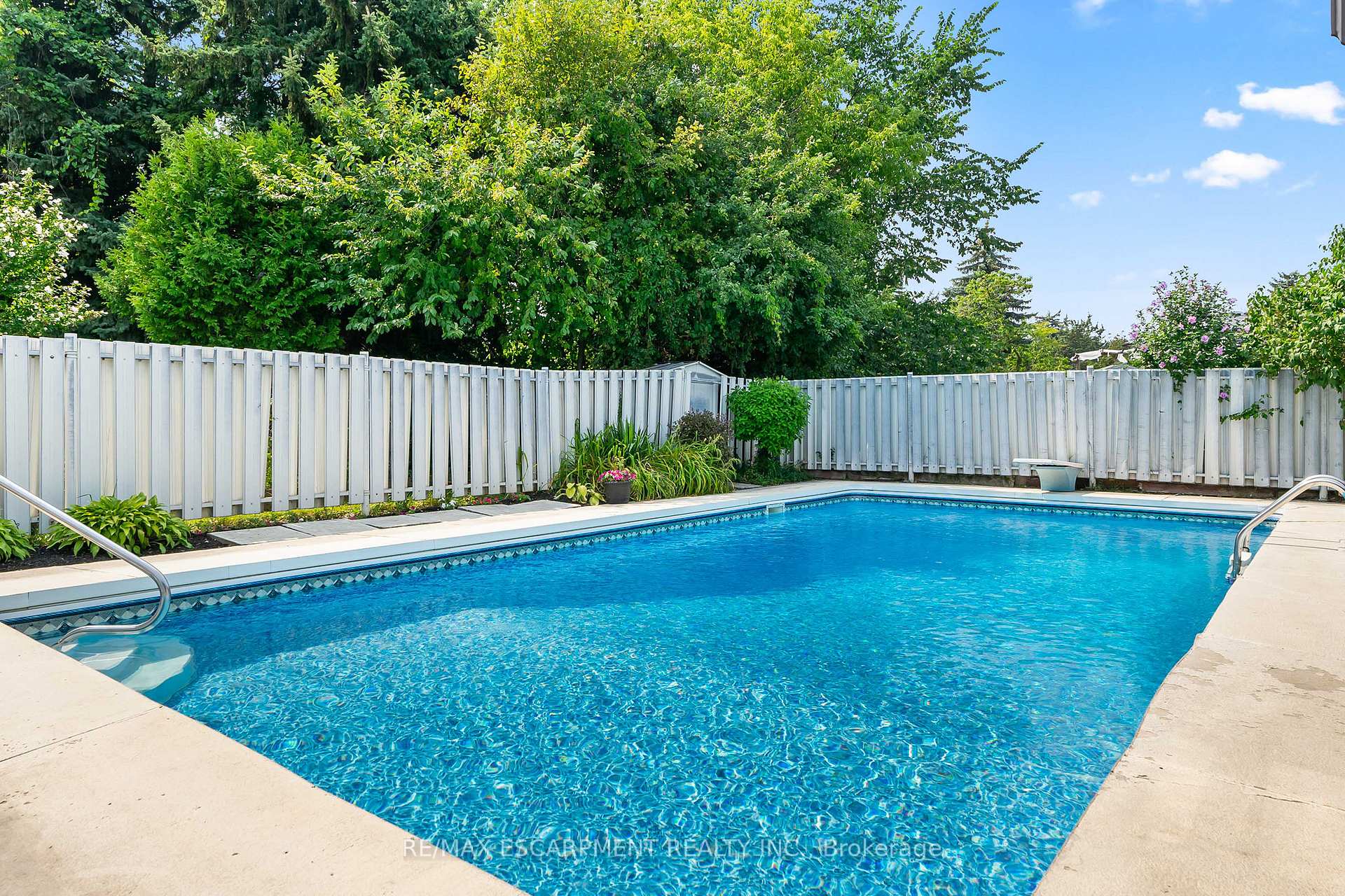Photo 43 of 45 Dunblaine Crescent, Brampton, Southgate — HOMEH