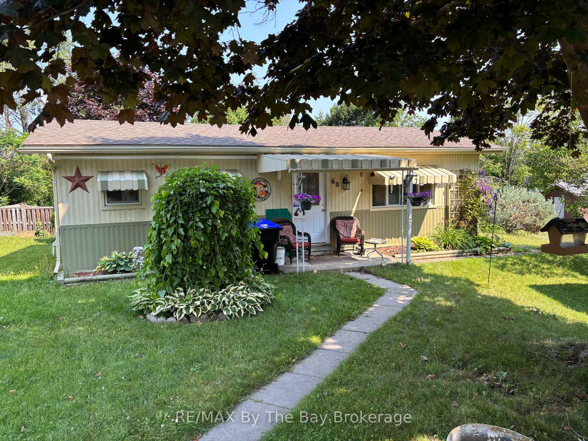 Photo 1 of 60 Flora Drive, Innisfil, Rural Innisfil — HOMEH