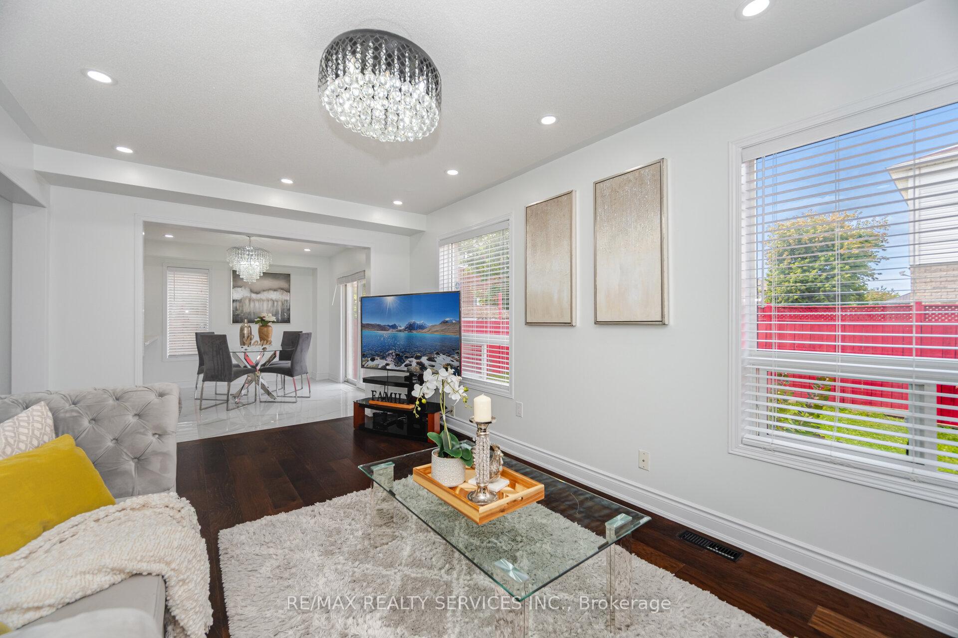 Photo 6 of 12 Woodvalley Drive, Brampton, Fletcher's Meadow — HOMEH
