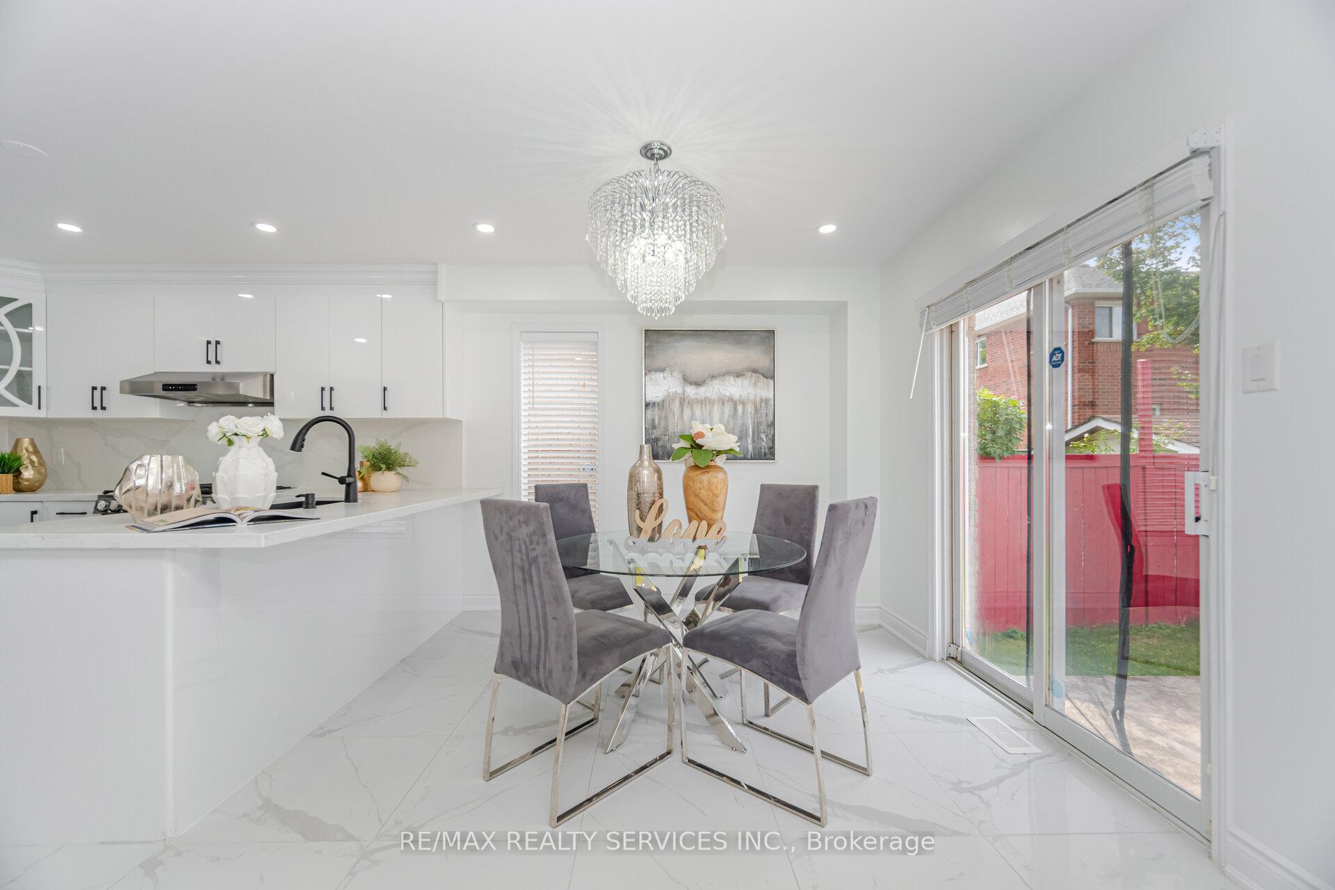 Photo 14 of 12 Woodvalley Drive, Brampton, Fletcher's Meadow — HOMEH