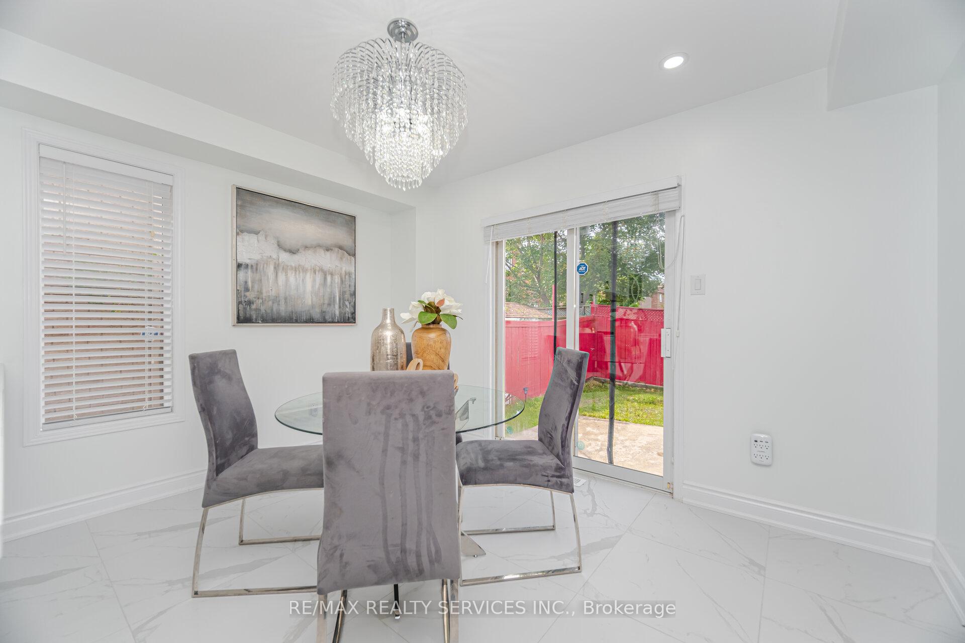 Photo 16 of 12 Woodvalley Drive, Brampton, Fletcher's Meadow — HOMEH