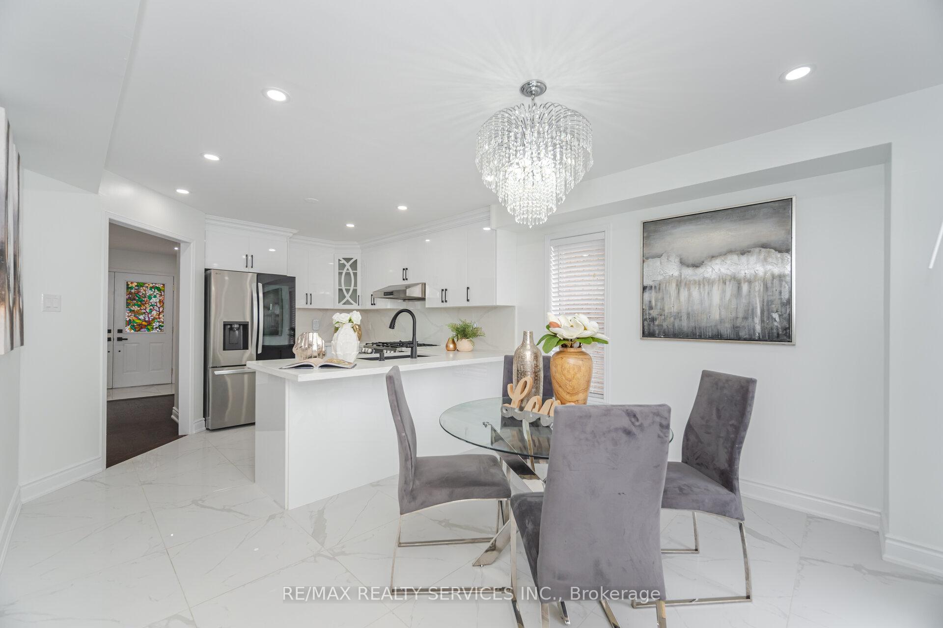 Photo 22 of 12 Woodvalley Drive, Brampton, Fletcher's Meadow — HOMEH
