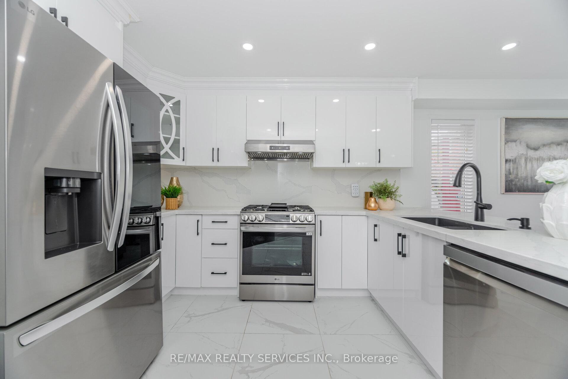 Photo 38 of 12 Woodvalley Drive, Brampton, Fletcher's Meadow — HOMEH