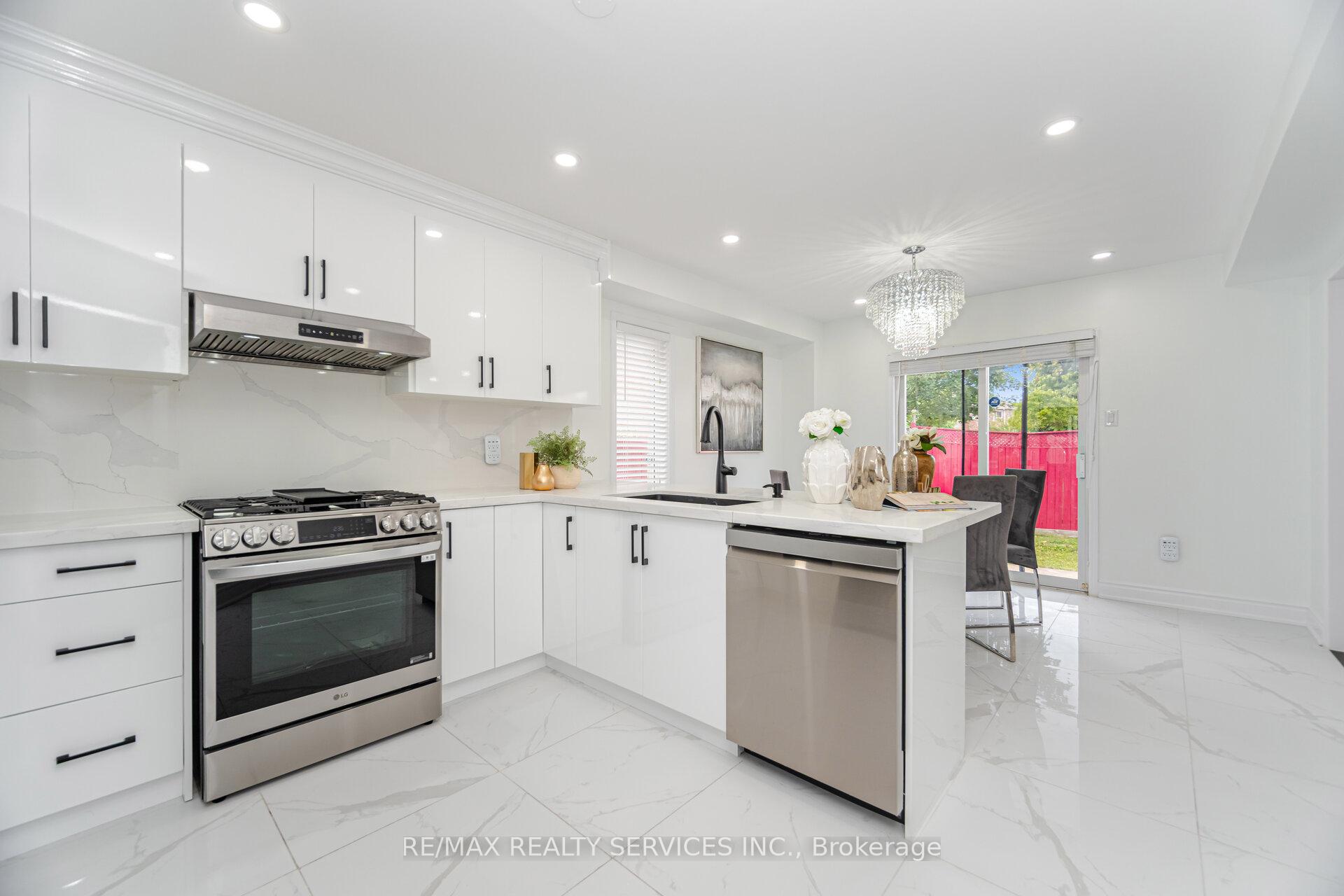 Photo 12 of 12 Woodvalley Drive, Brampton, Fletcher's Meadow — HOMEH