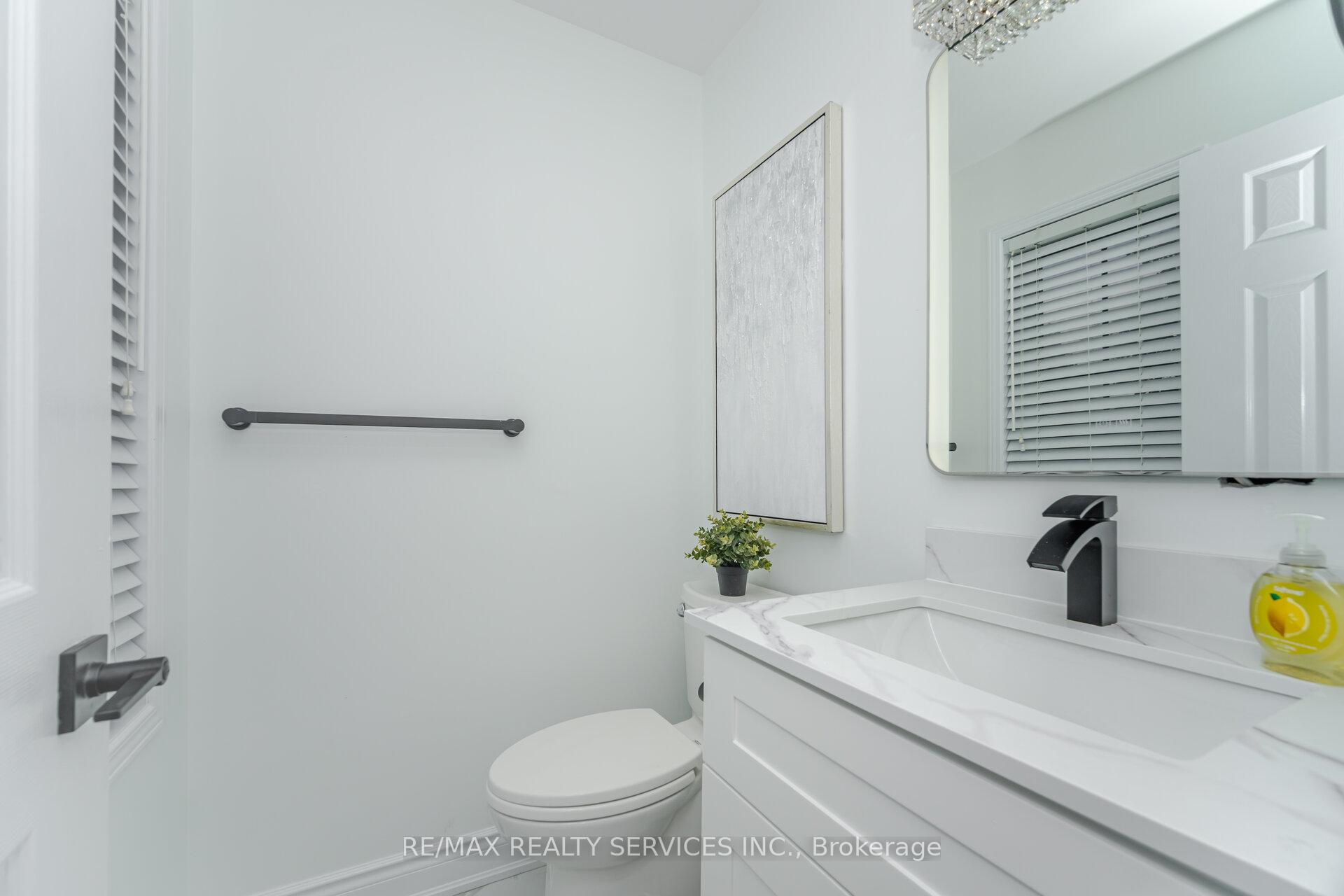 Photo 4 of 12 Woodvalley Drive, Brampton, Fletcher's Meadow — HOMEH
